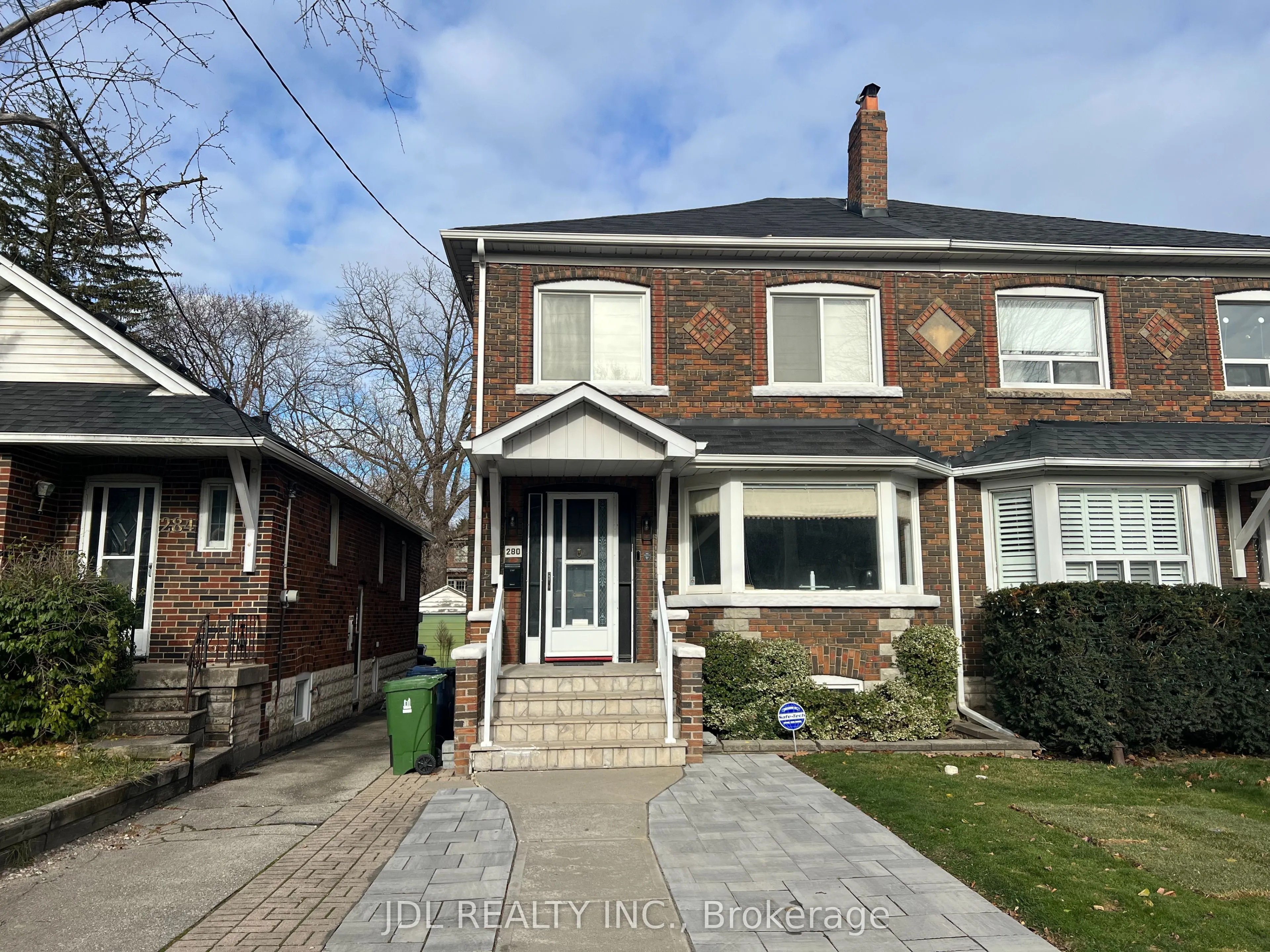 280 Fairlawn Avenue
