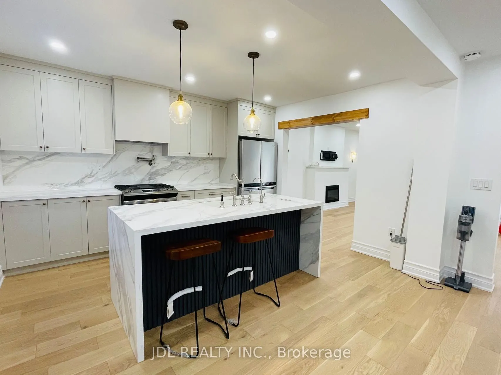 280 Fairlawn Avenue