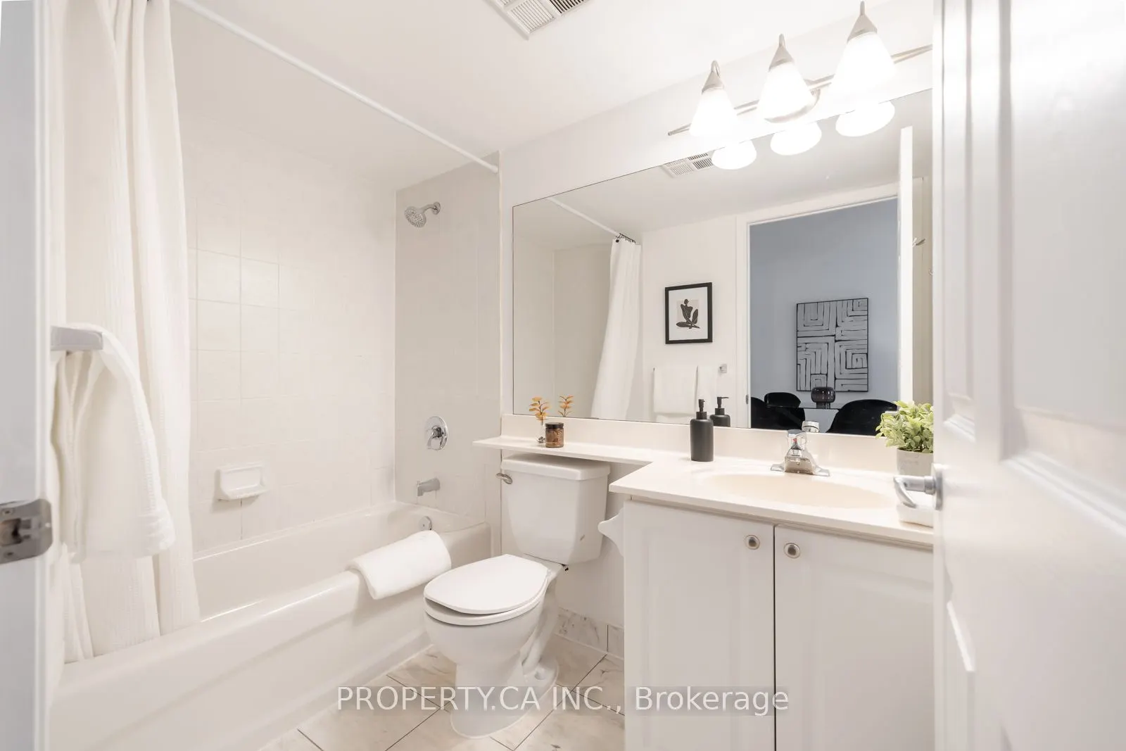 230 Queens Quay W #1815