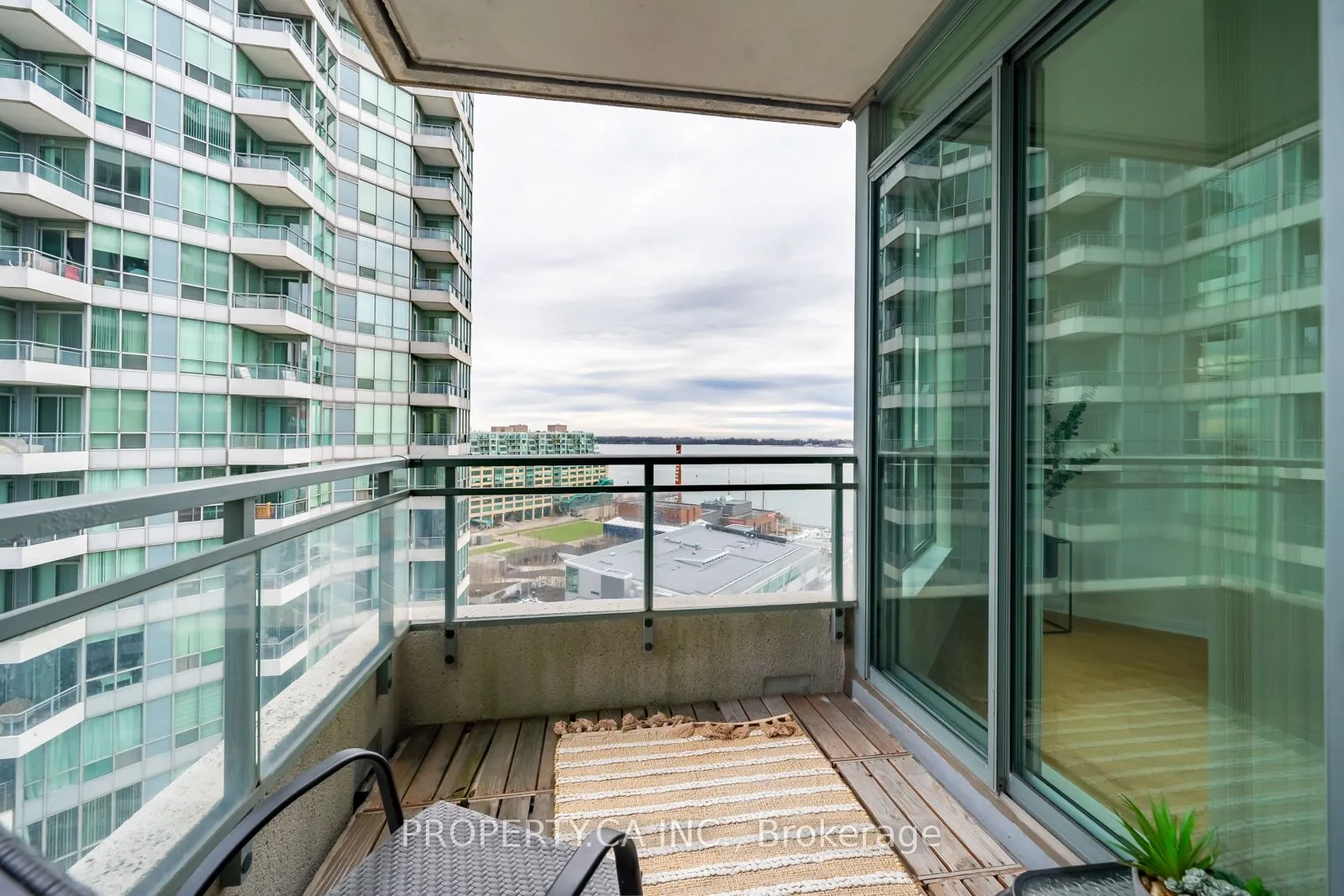 230 Queens Quay W #1815