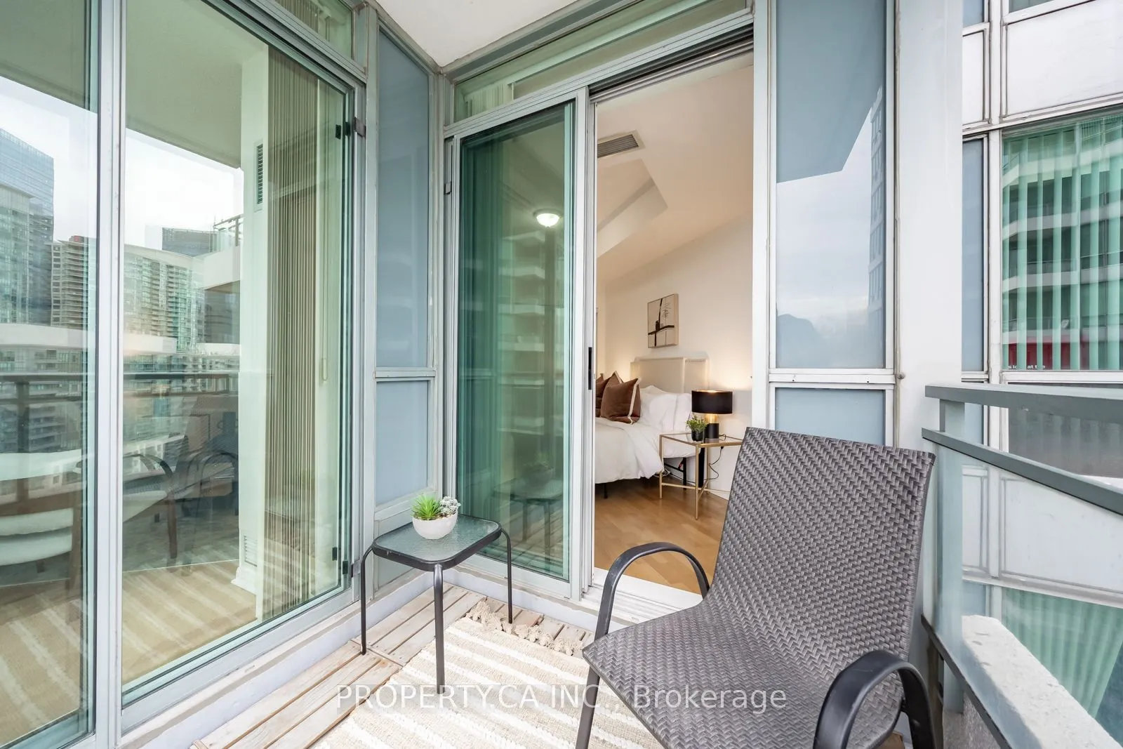 230 Queens Quay W #1815