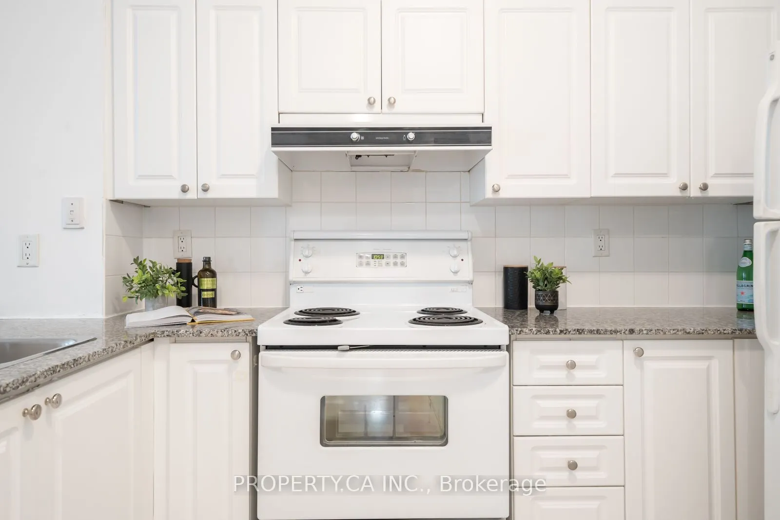 230 Queens Quay W #1815