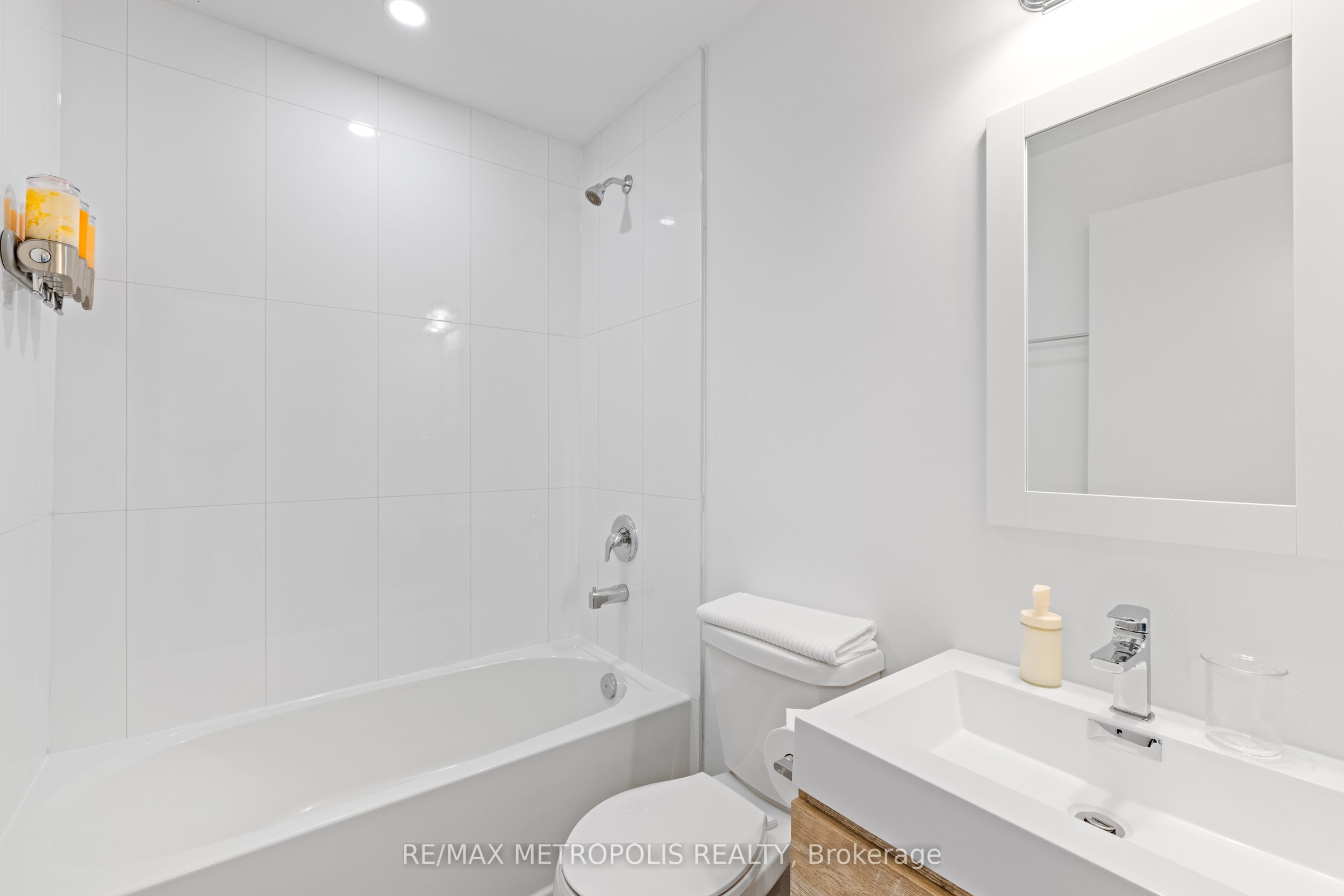 449 Lansdowne Avenue, #Upper-A