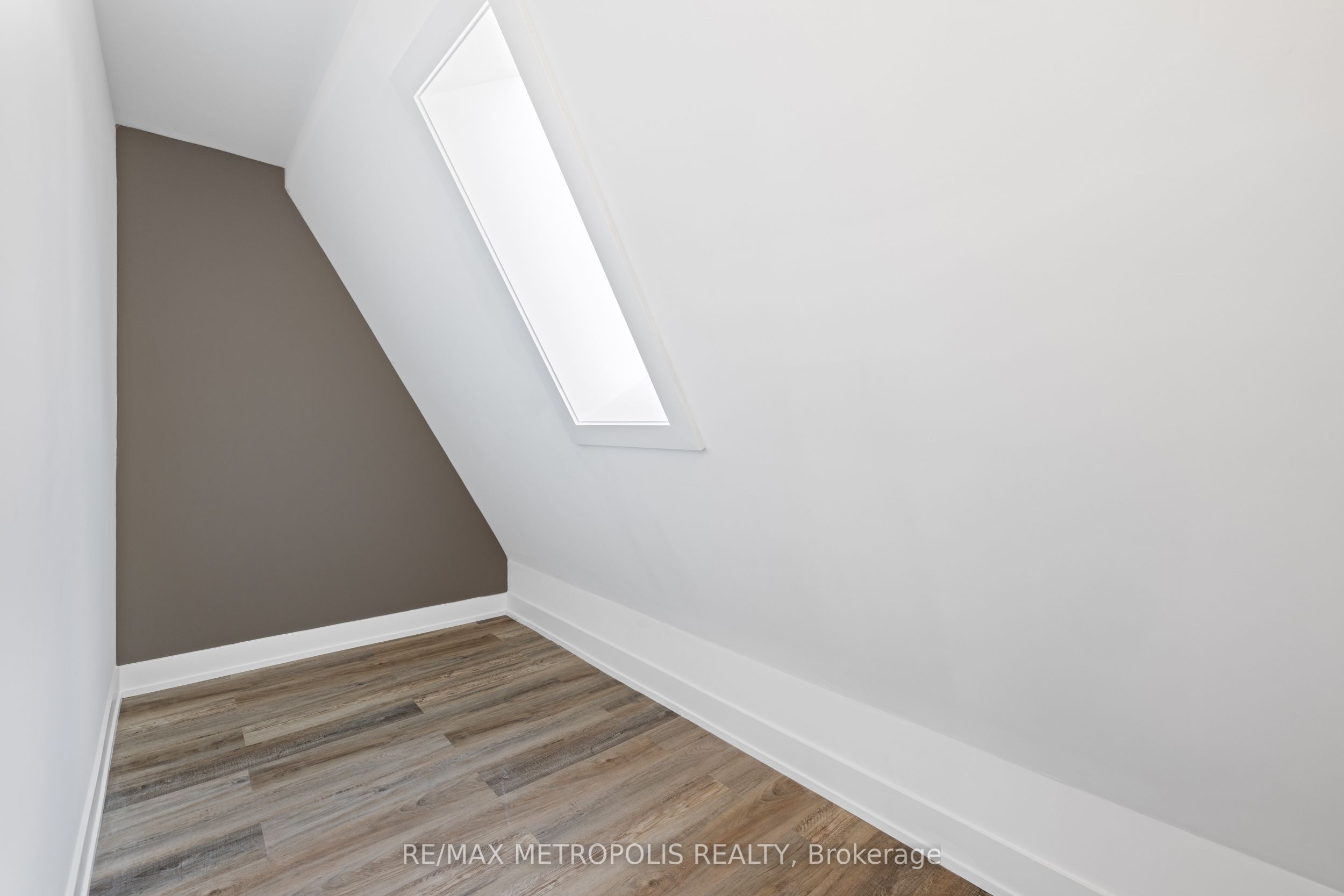 449 Lansdowne Avenue, #Upper-A