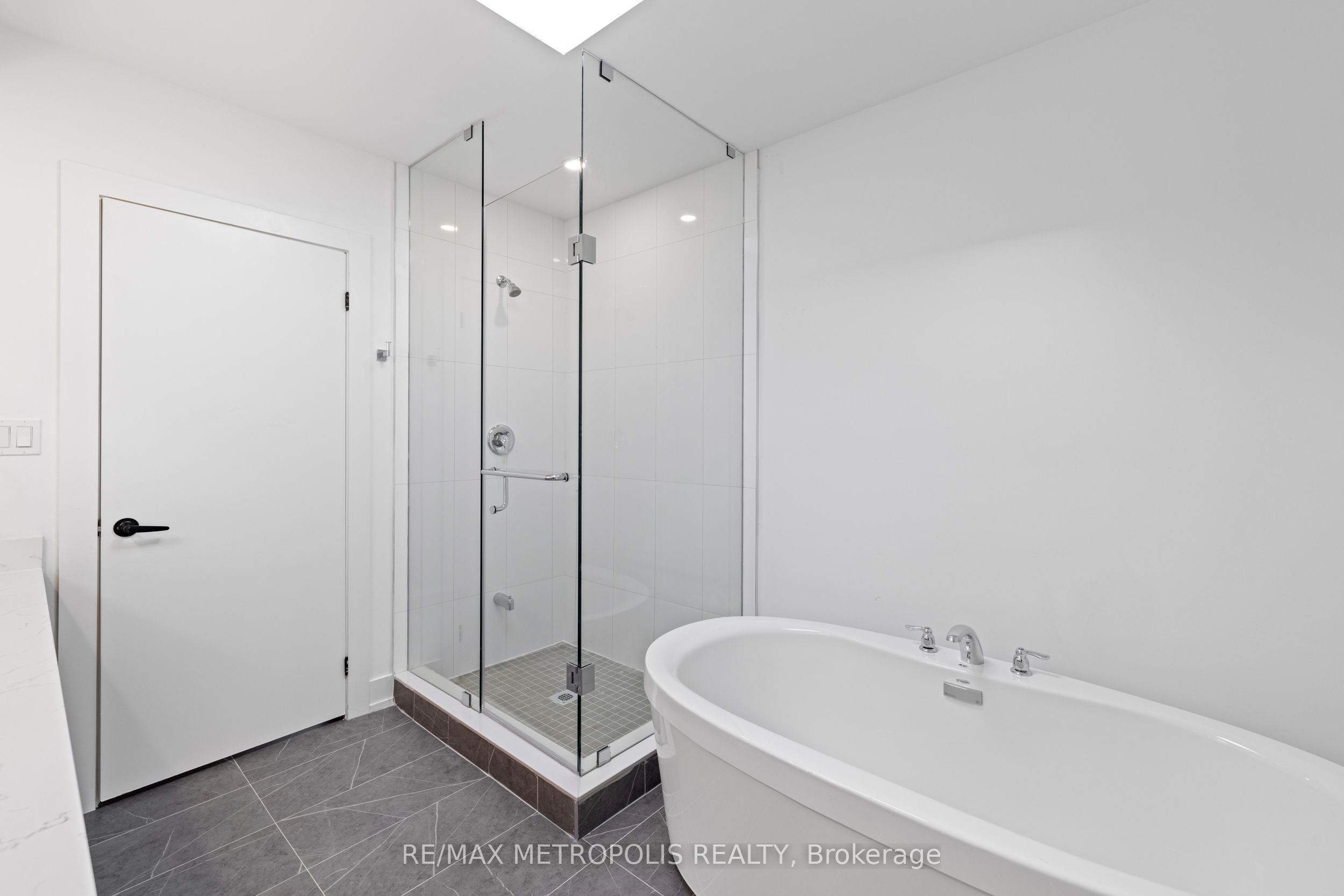 449 Lansdowne Avenue, #Upper-A
