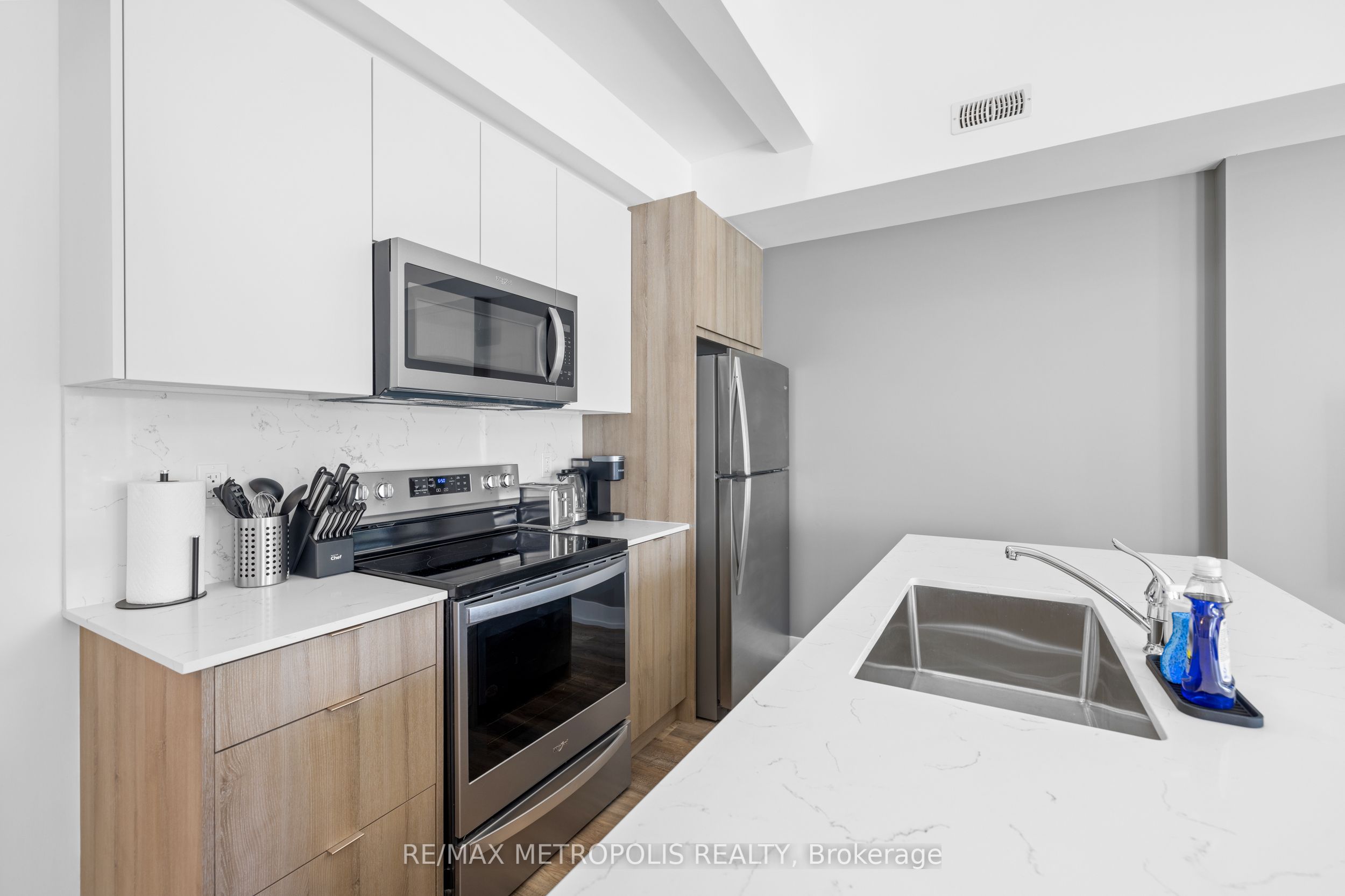 449 Lansdowne Avenue, #Upper-A