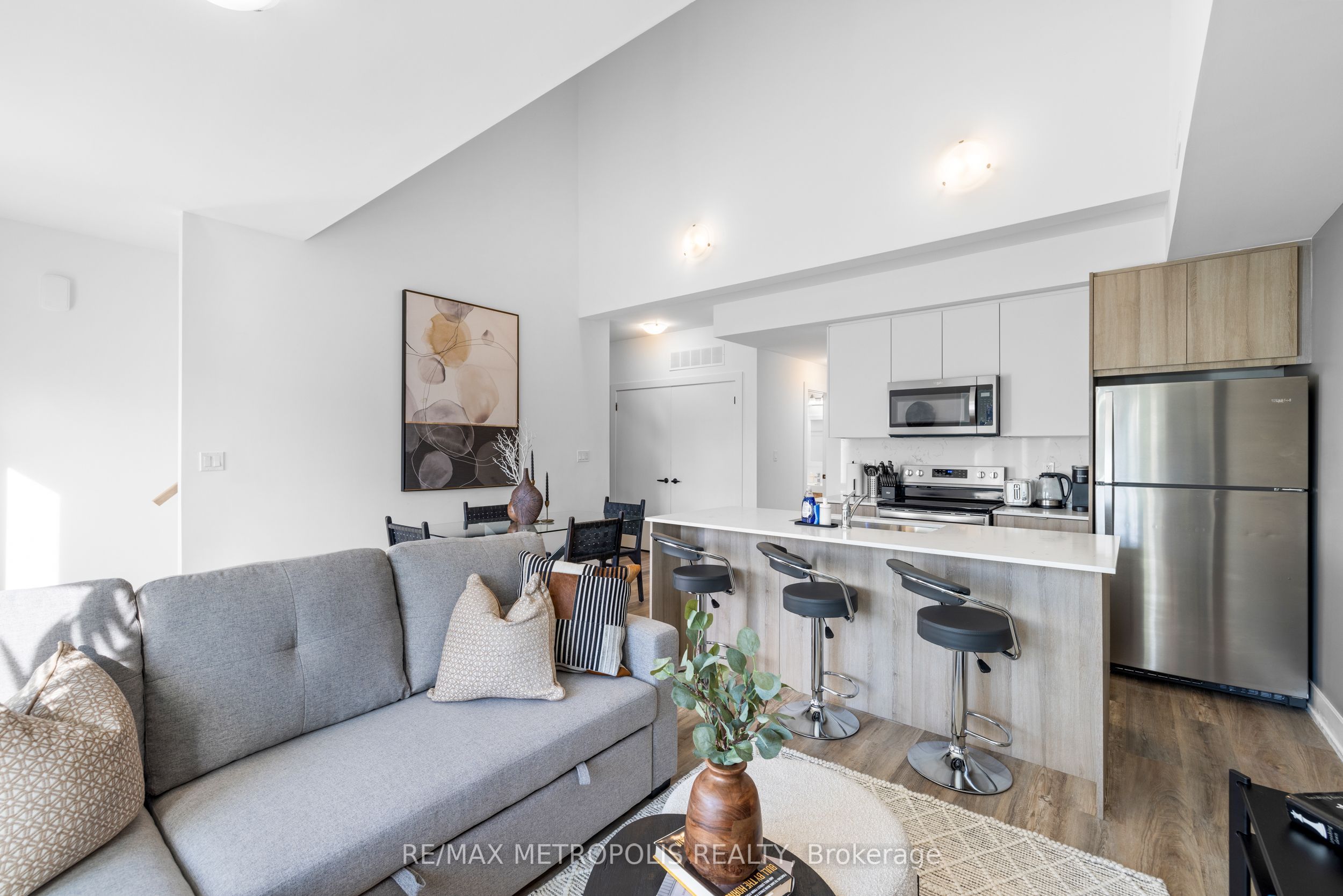449 Lansdowne Avenue, #Upper-A