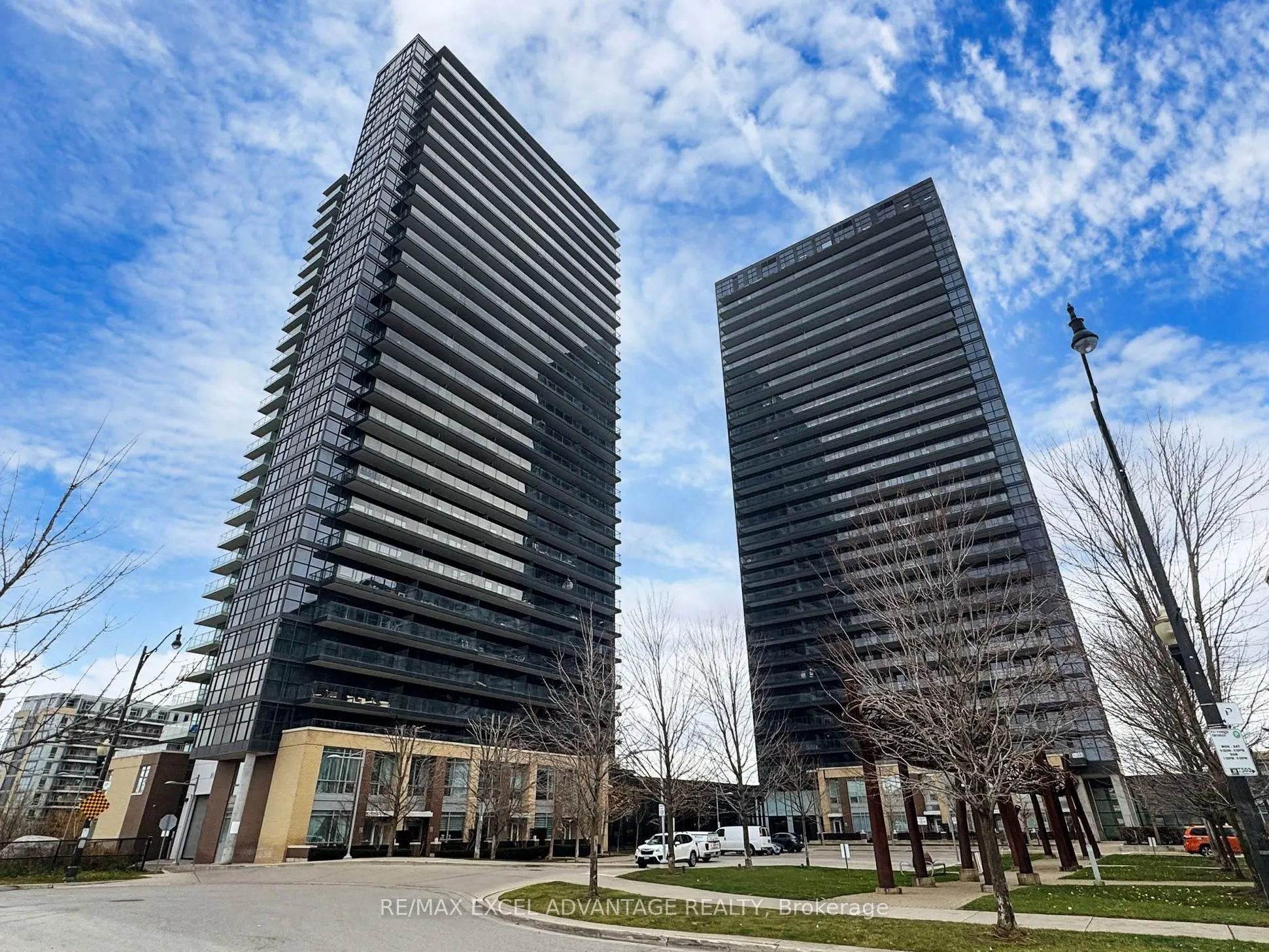 33 Singer Court, #1202