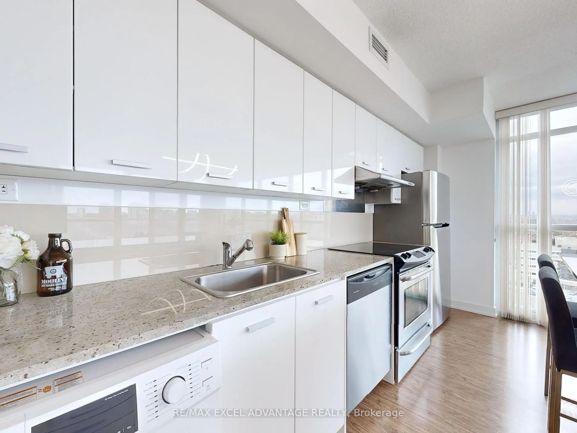 33 Singer Court, #1202