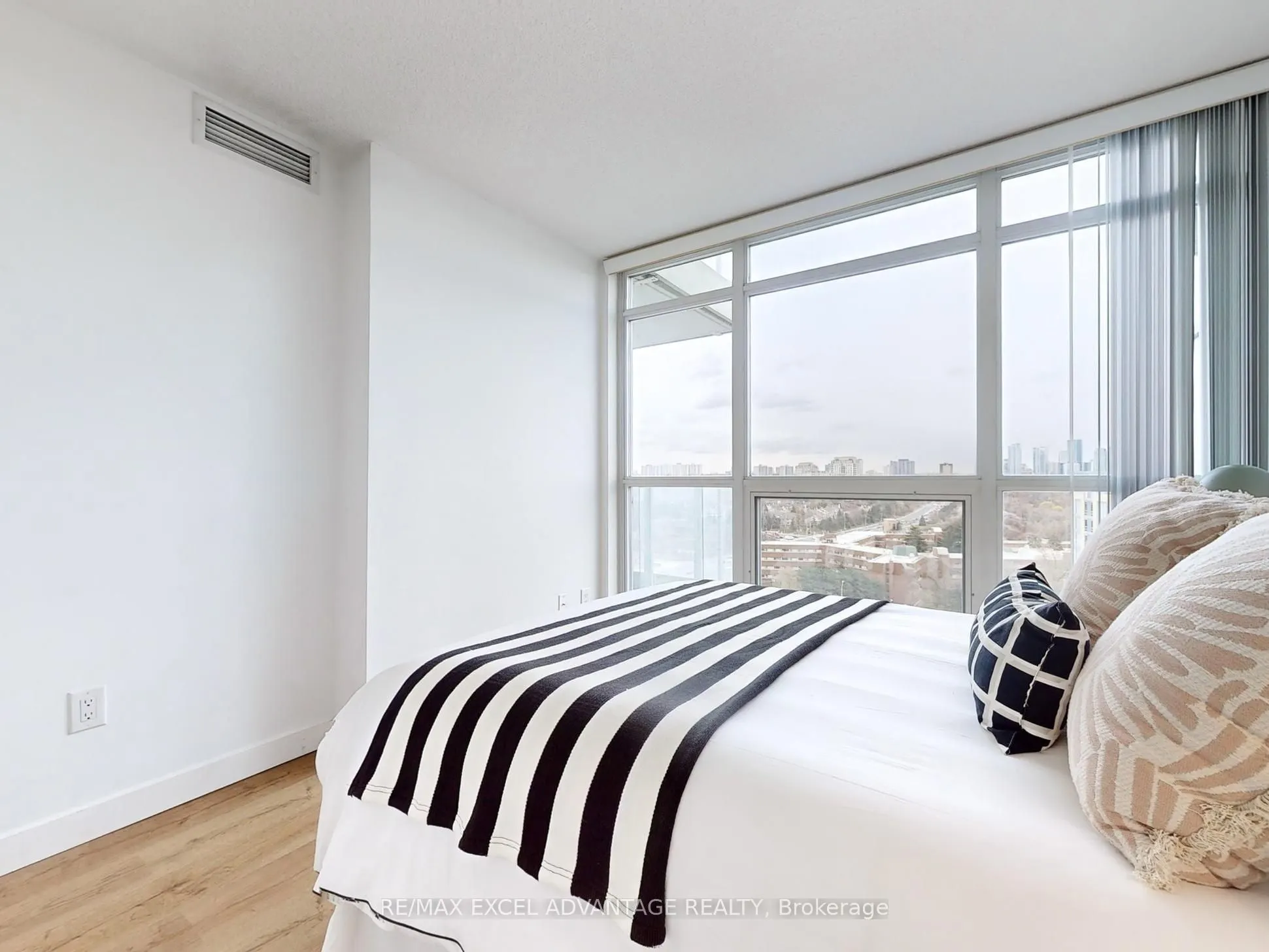 33 Singer Court, #1202