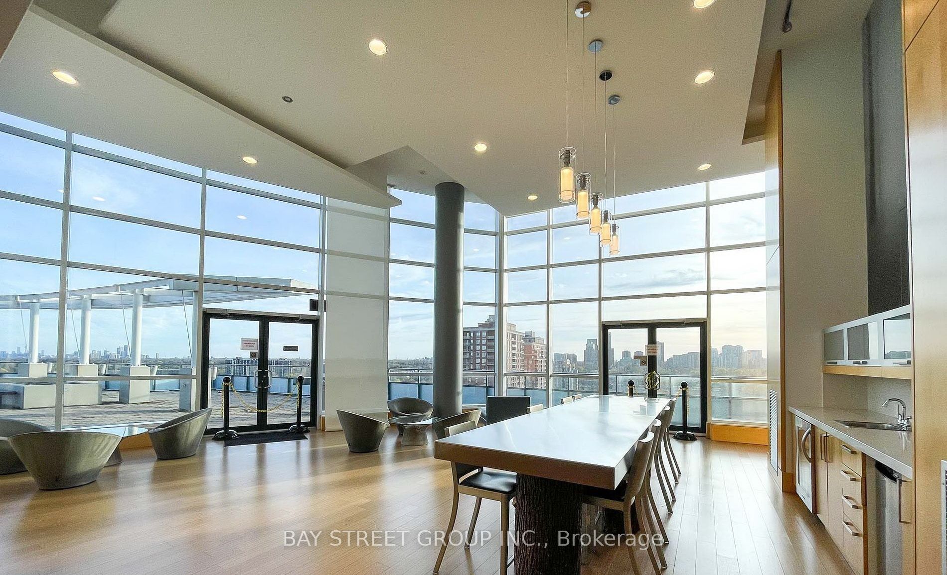 2885 Bayview Avenue, #813