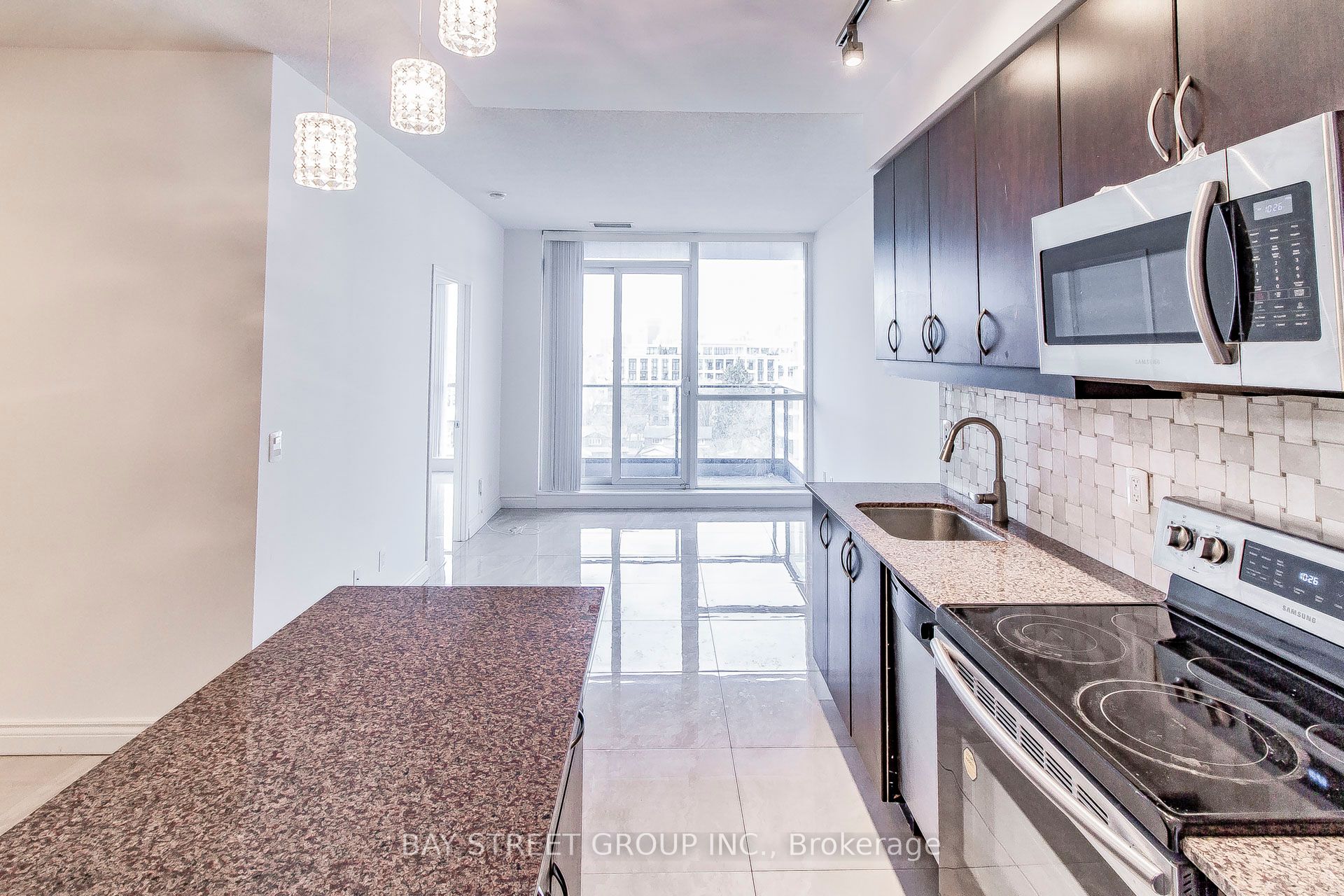 2885 Bayview Avenue, #813