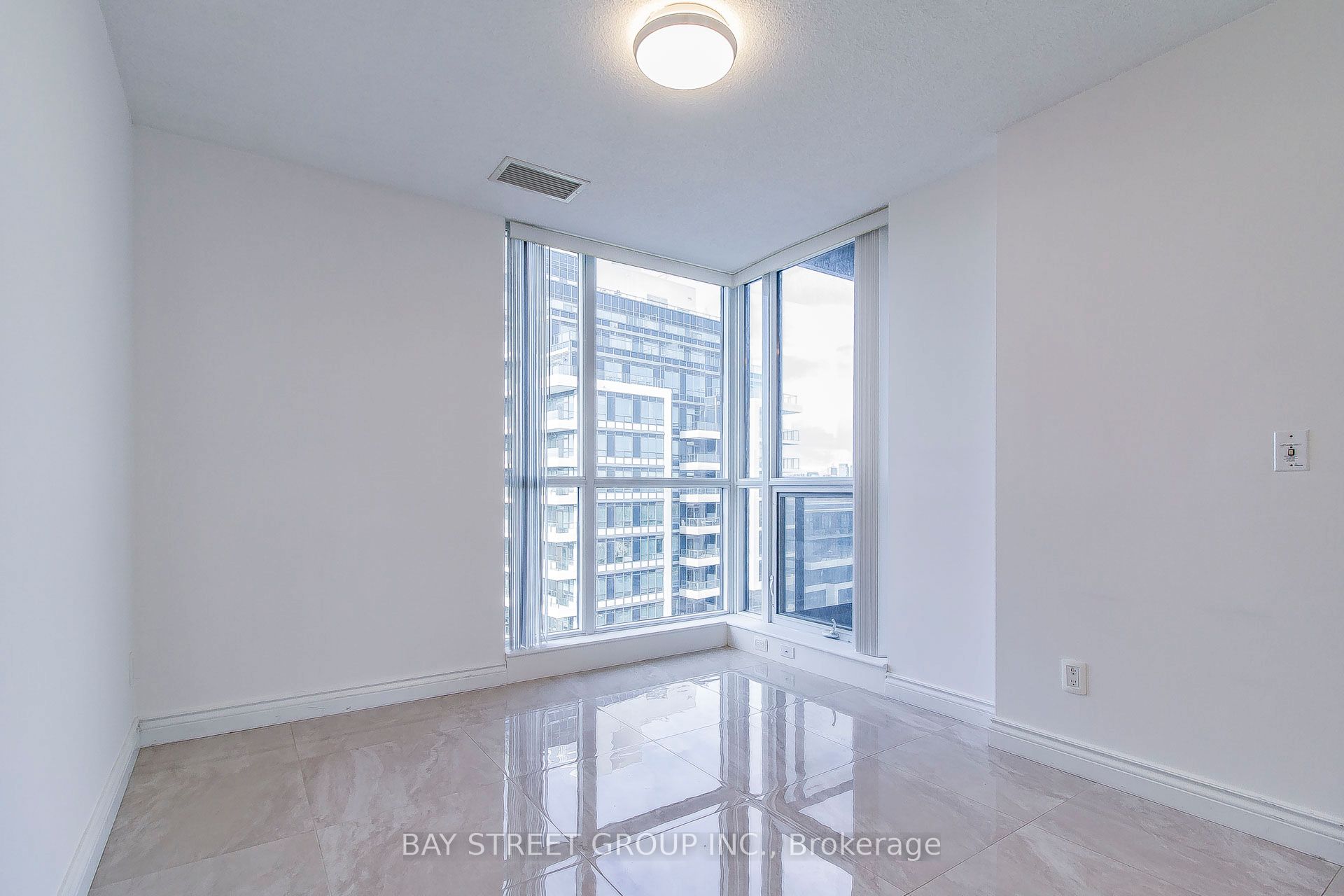 2885 Bayview Avenue, #813