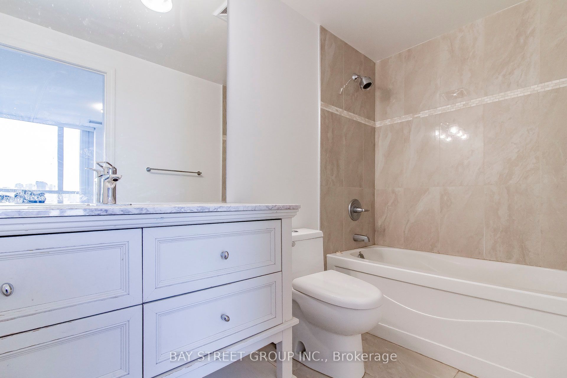 2885 Bayview Avenue, #813