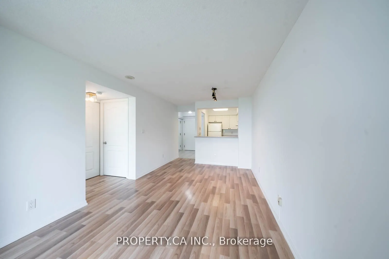 398 Eglinton Avenue E, #603