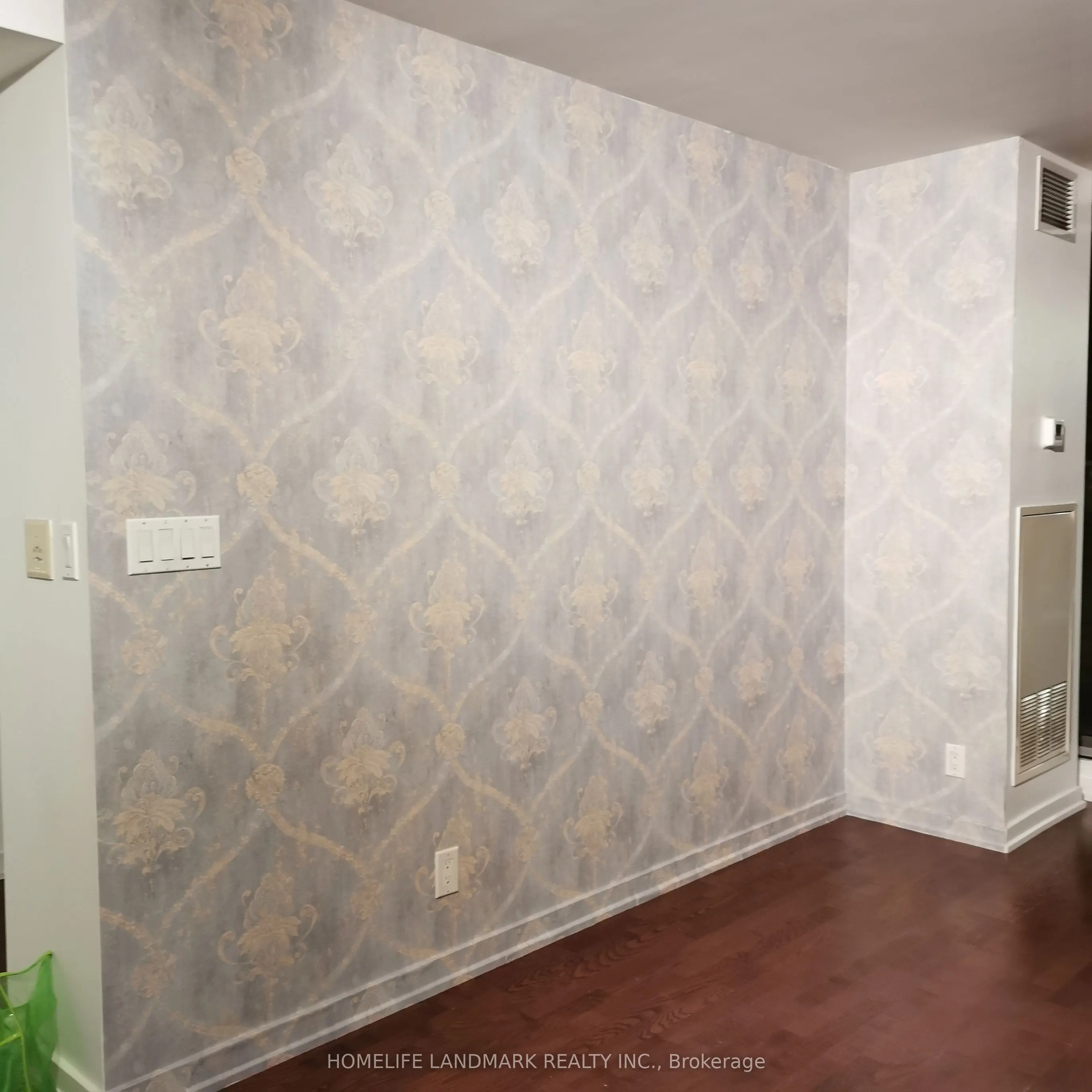 33 Lombard Street, #201