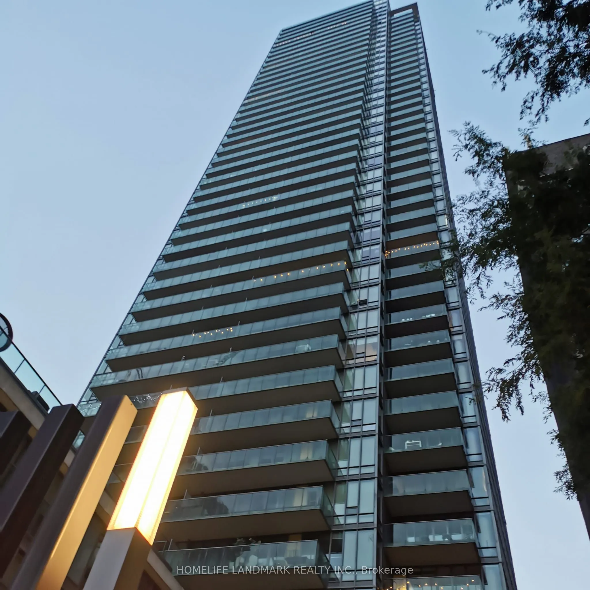 33 Lombard Street, #201