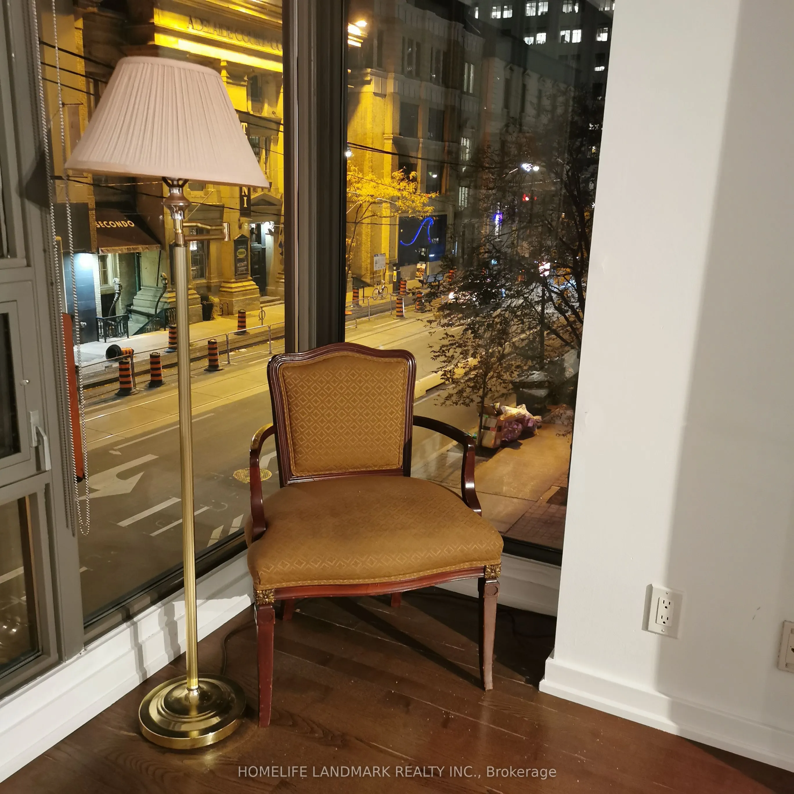 33 Lombard Street, #201
