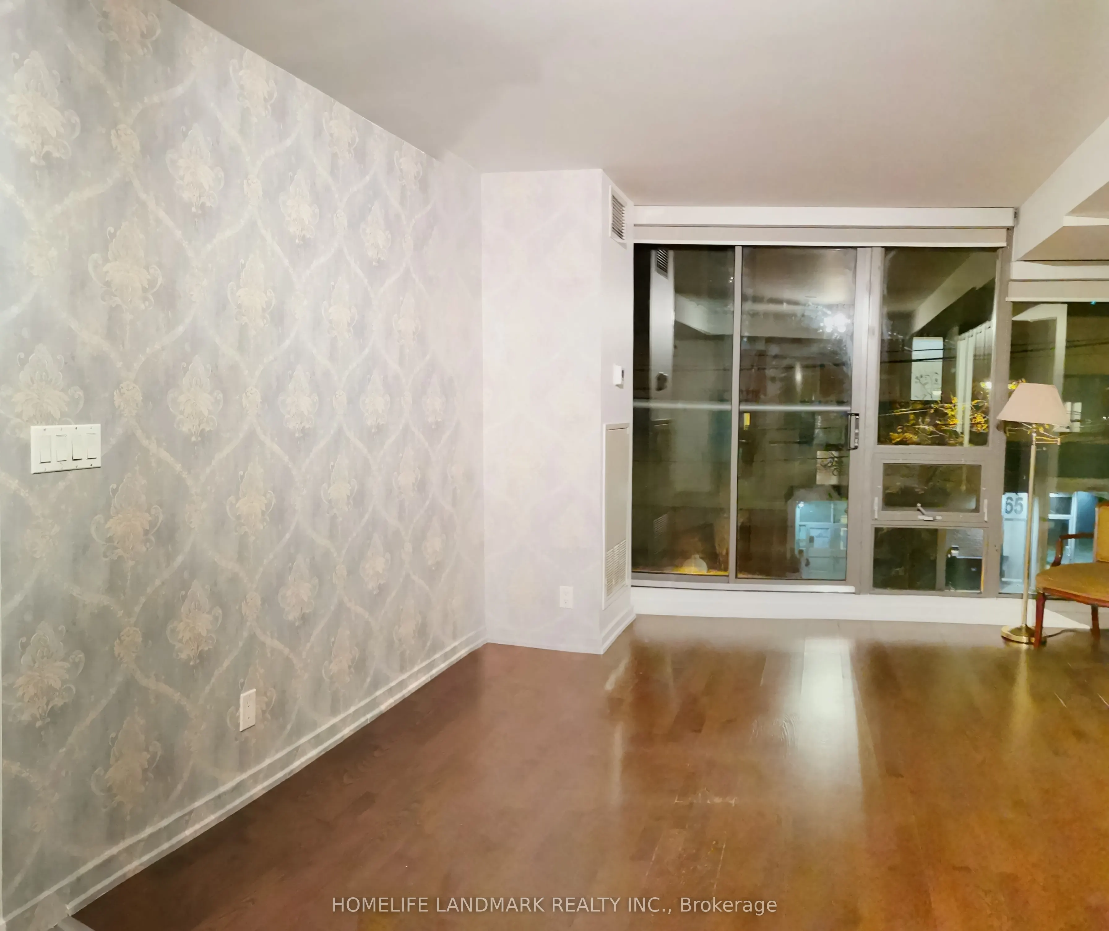 33 Lombard Street, #201