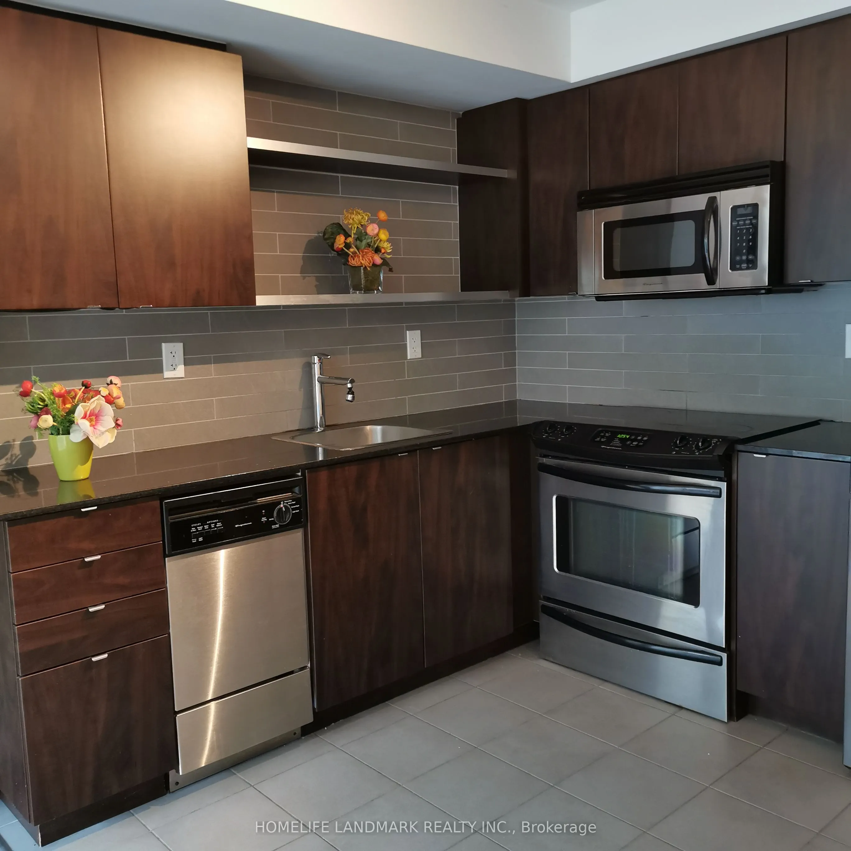 33 Lombard Street, #201