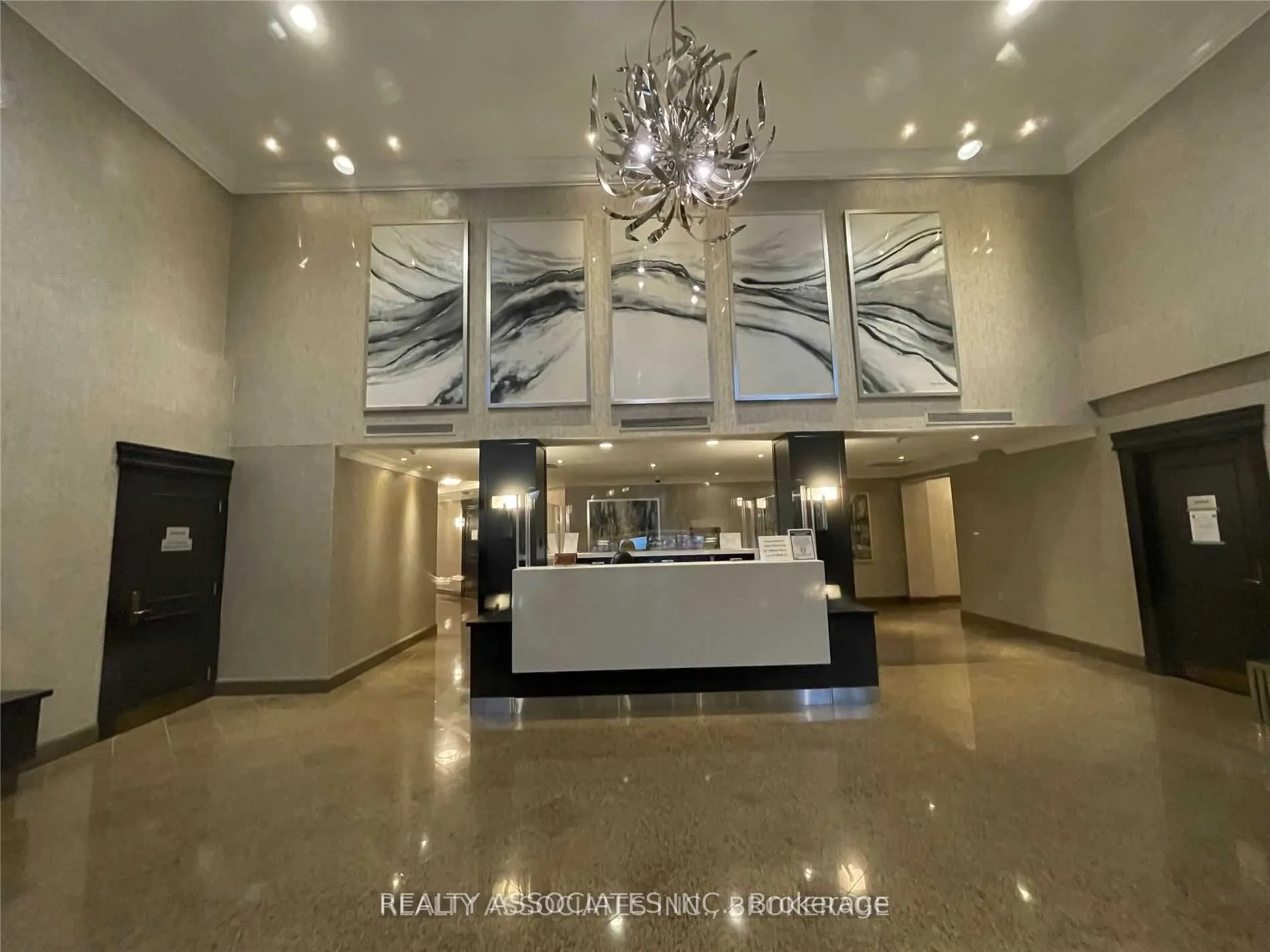 2 Clairtrell Road, #815
