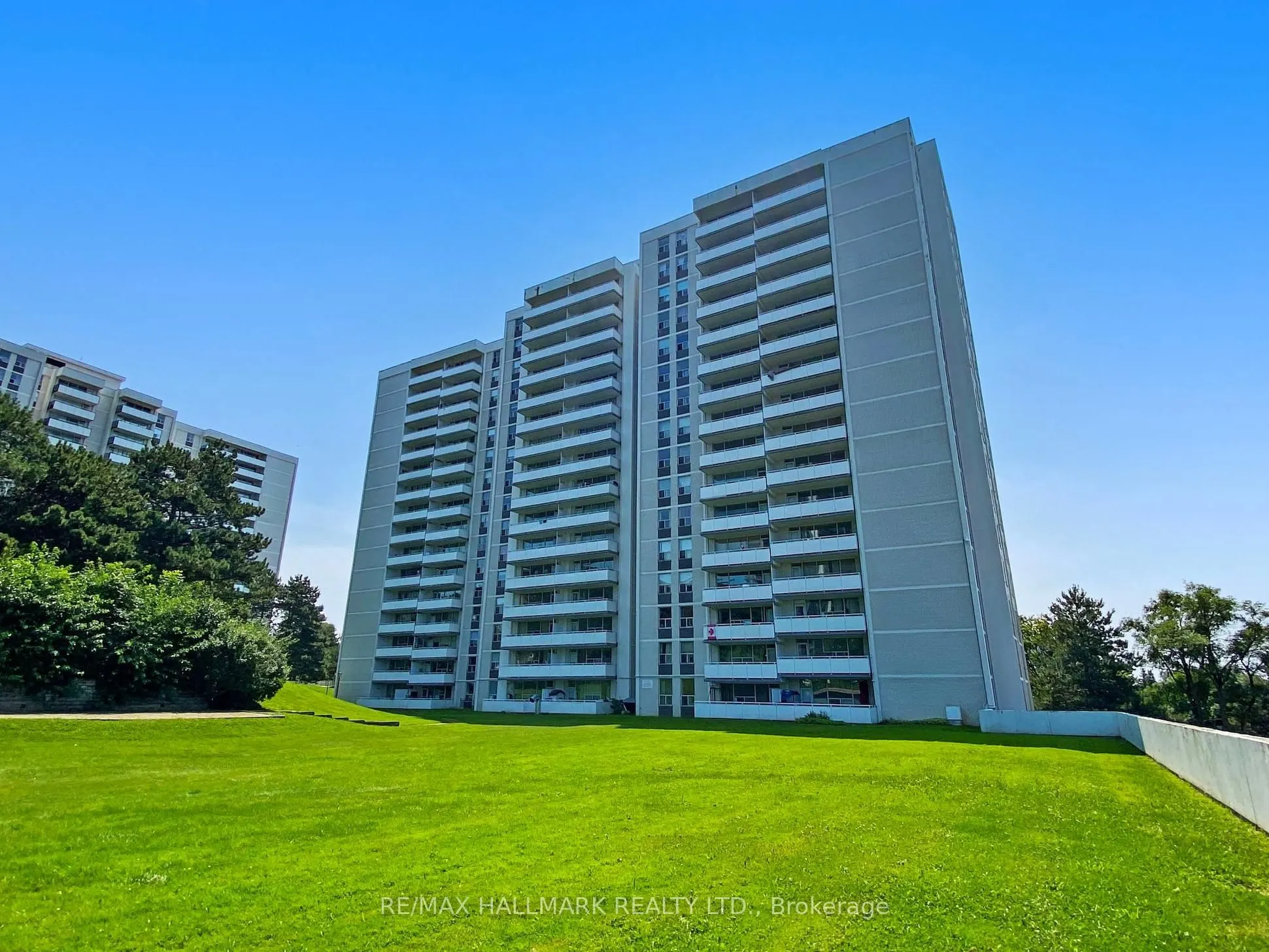 10 Parkway Forest Drive, #903