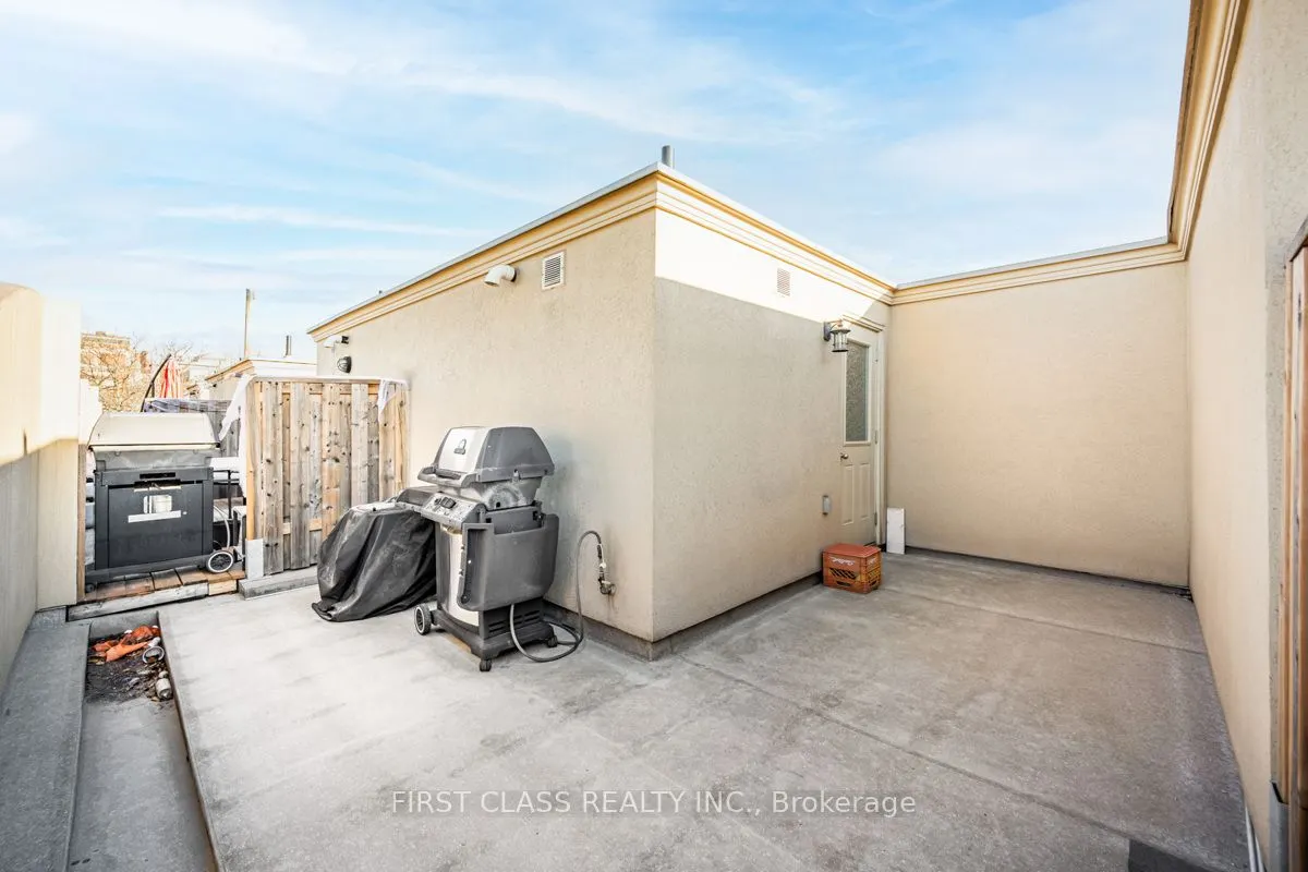 78 Carr Street, #25