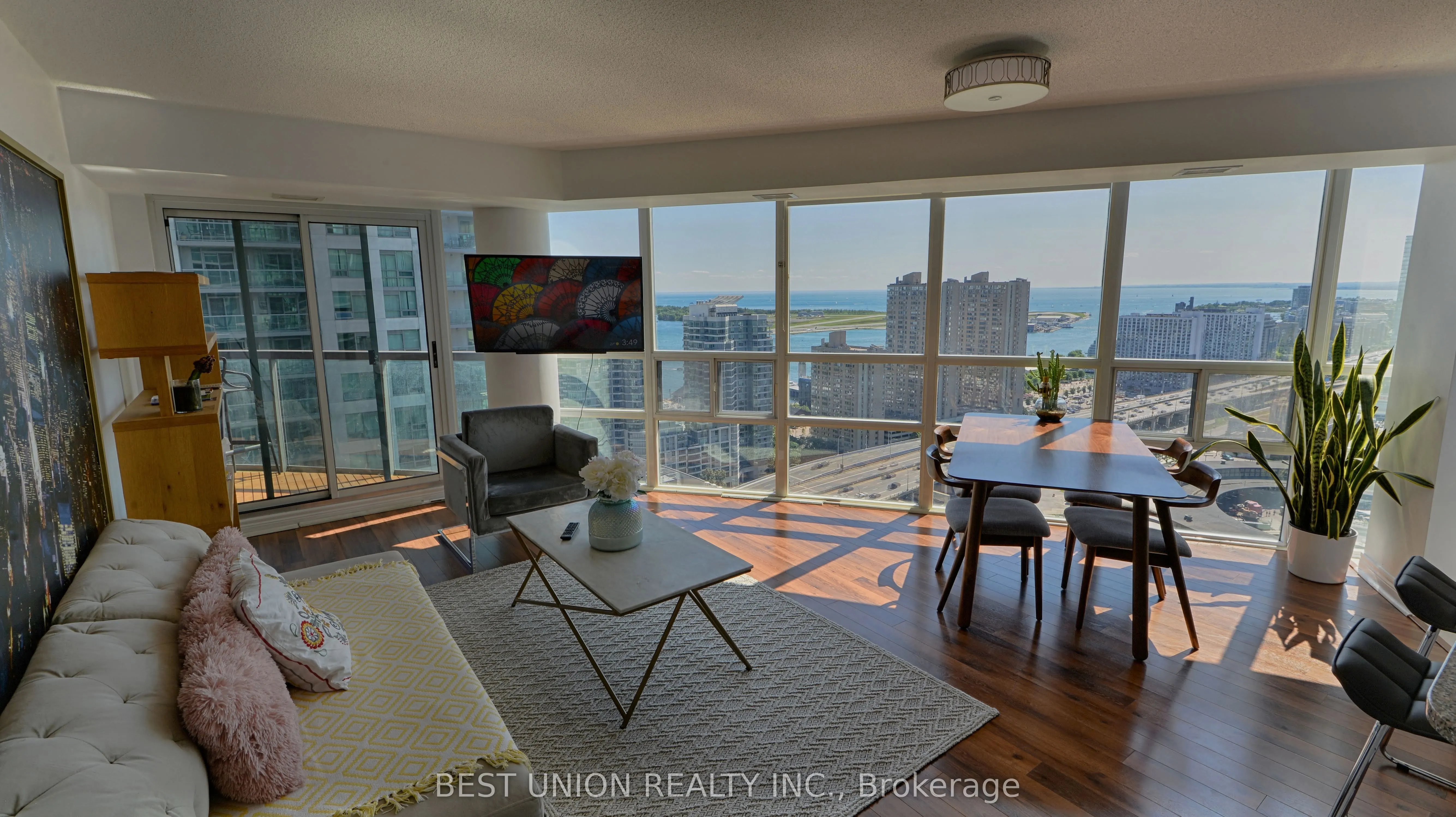 30 Grand Trunk Crescent, #3511