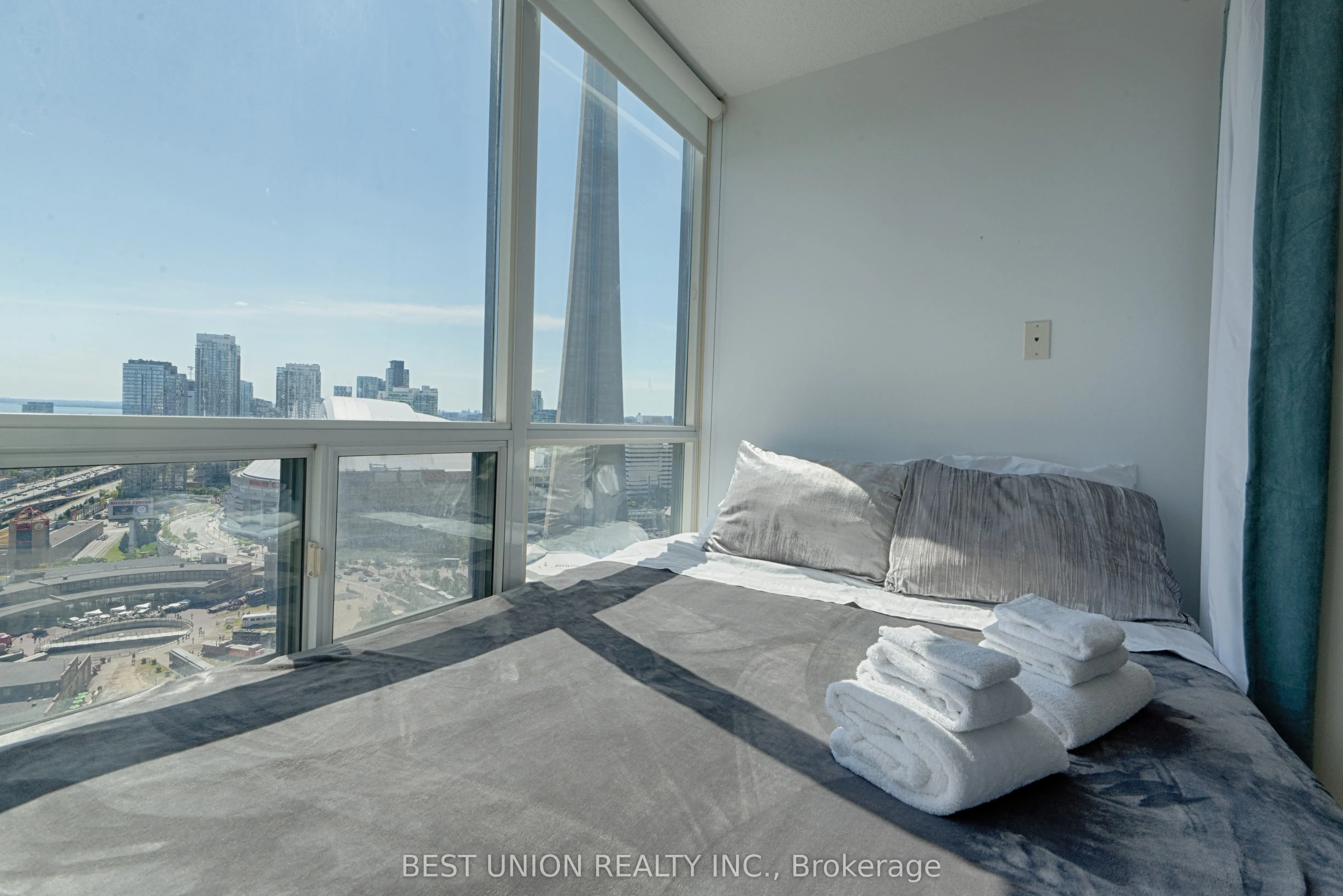 30 Grand Trunk Crescent, #3511