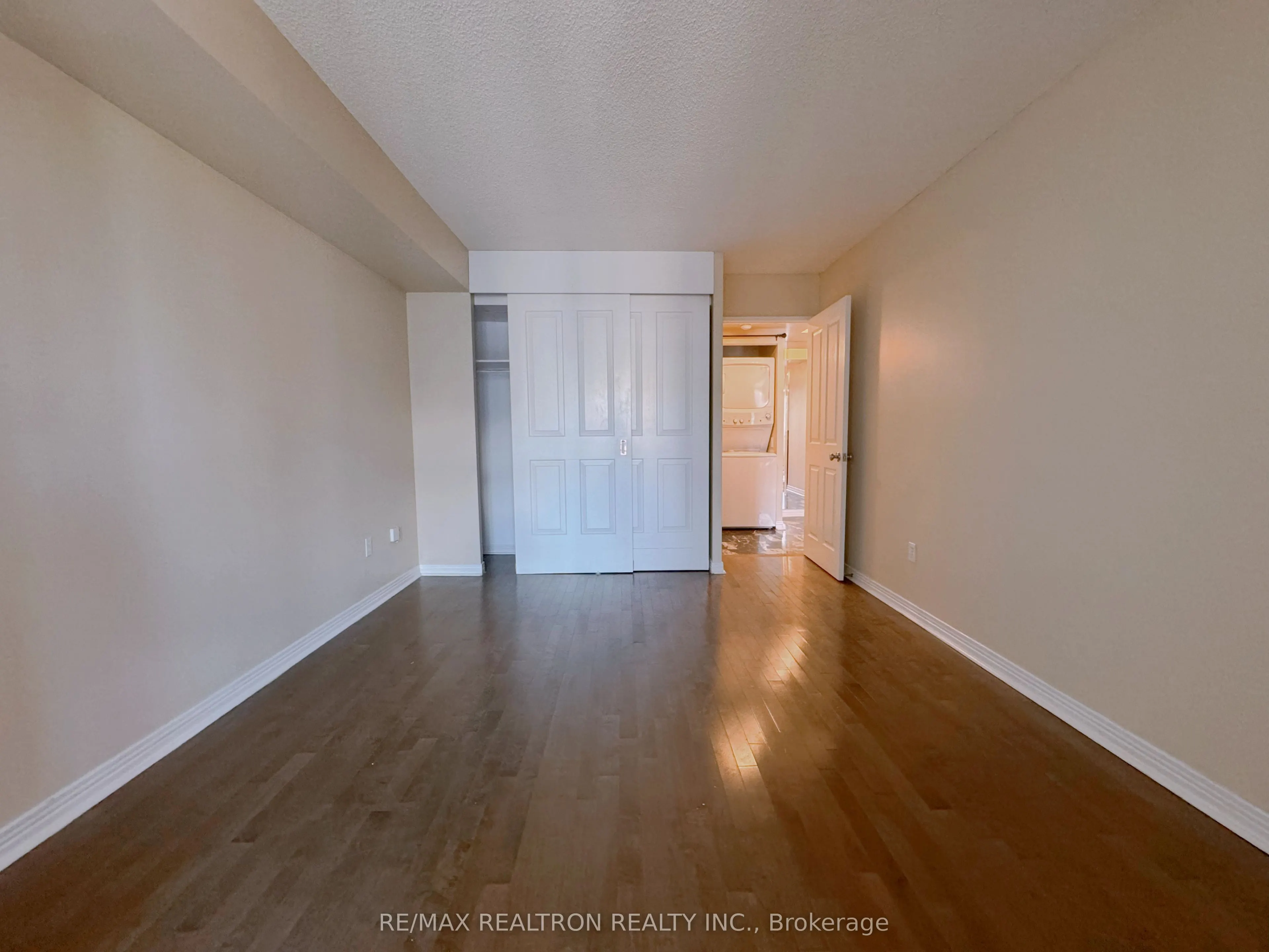 942 Yonge Street, #909