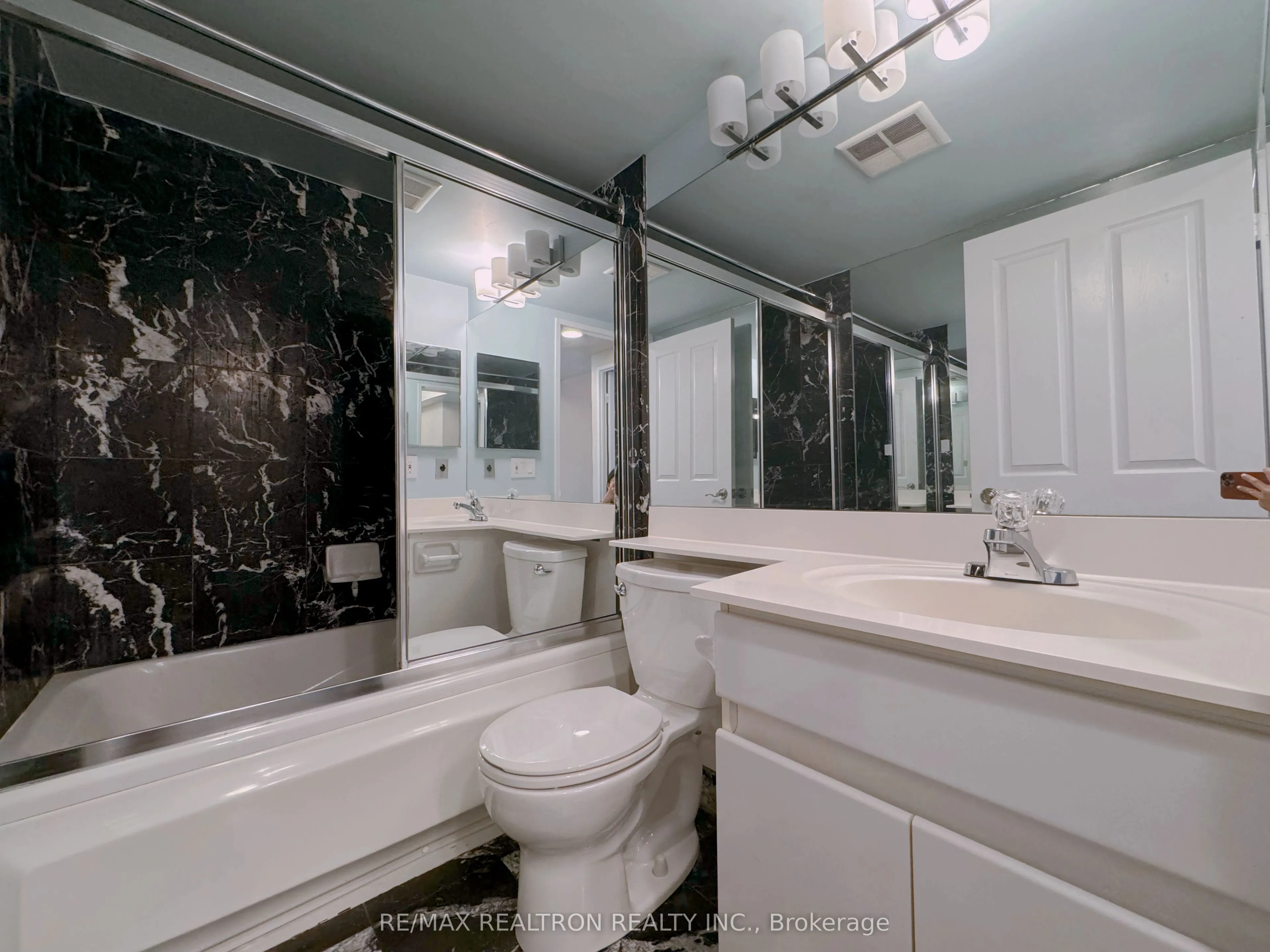 942 Yonge Street, #909