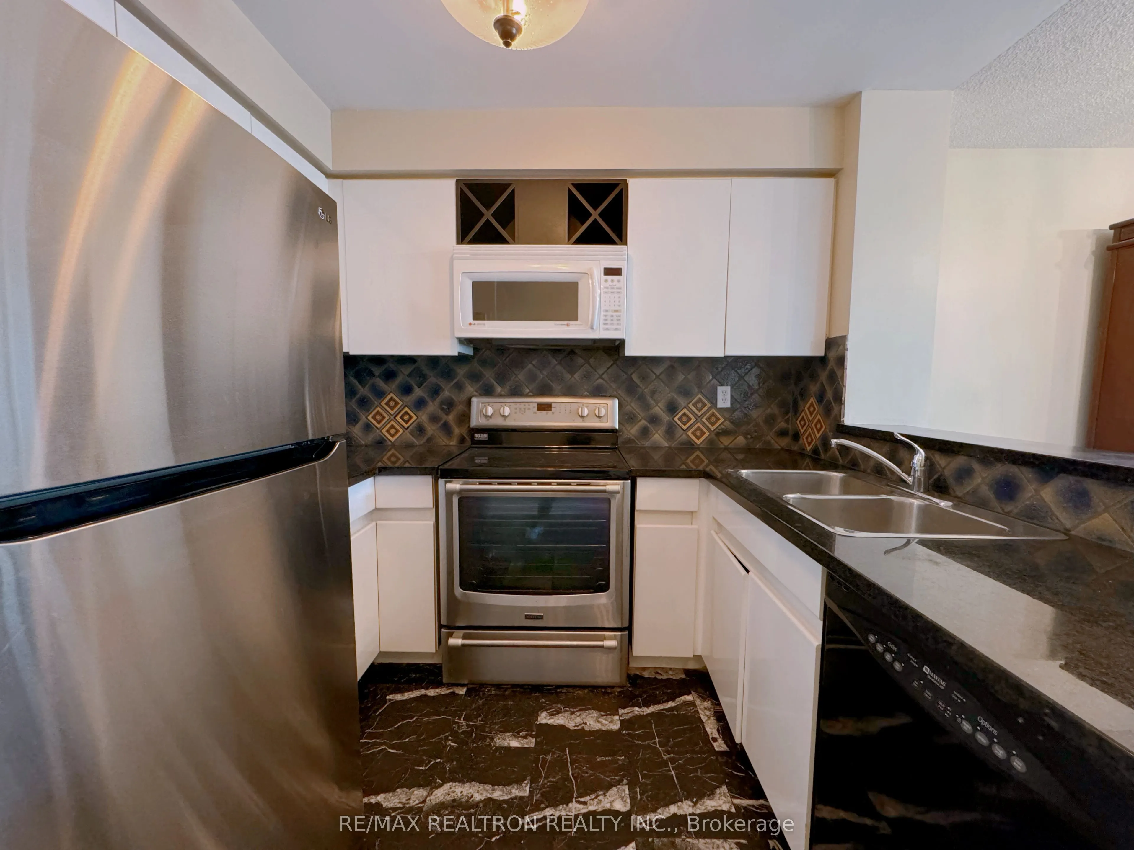 942 Yonge Street, #909