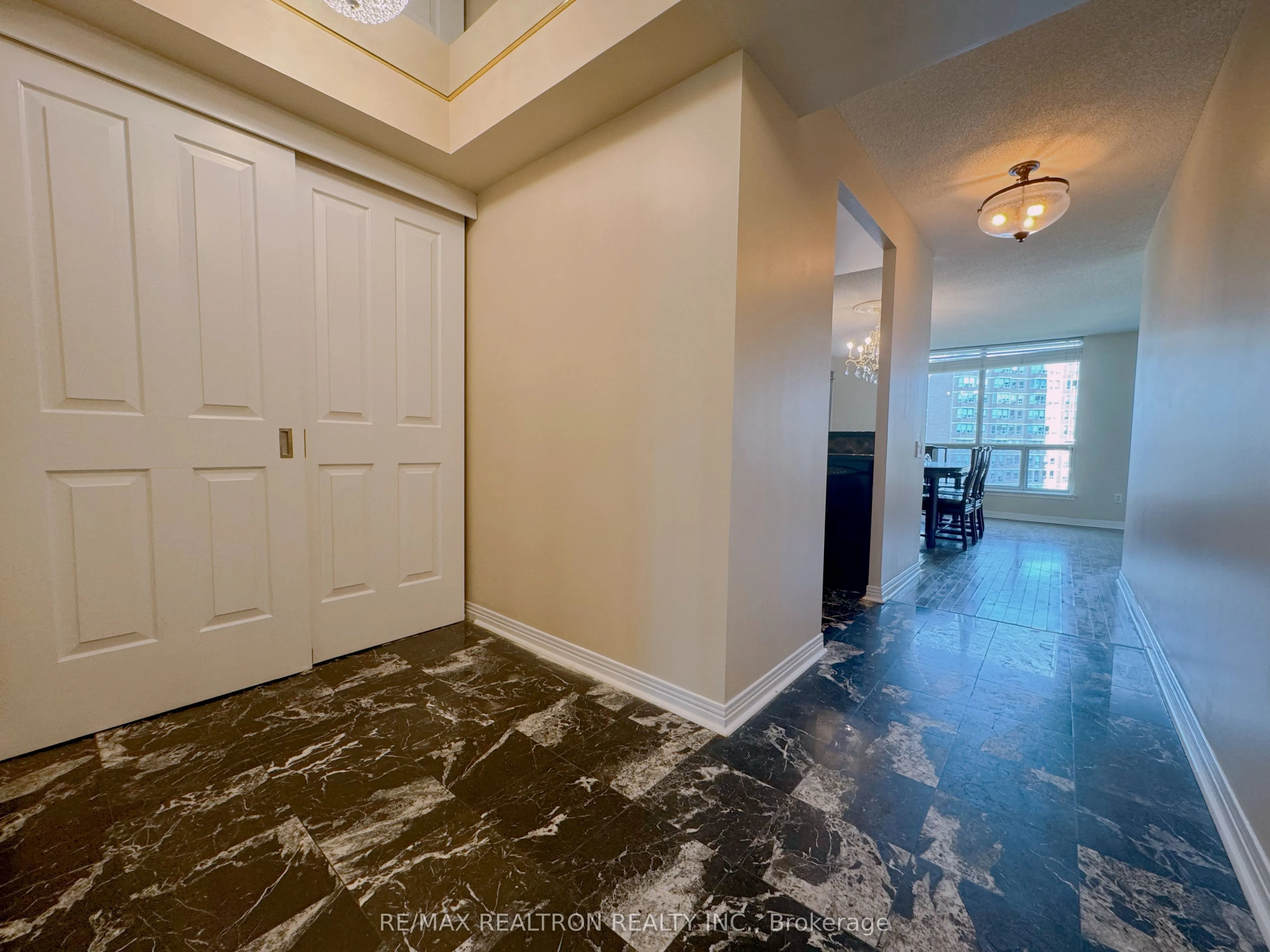 942 Yonge Street, #909
