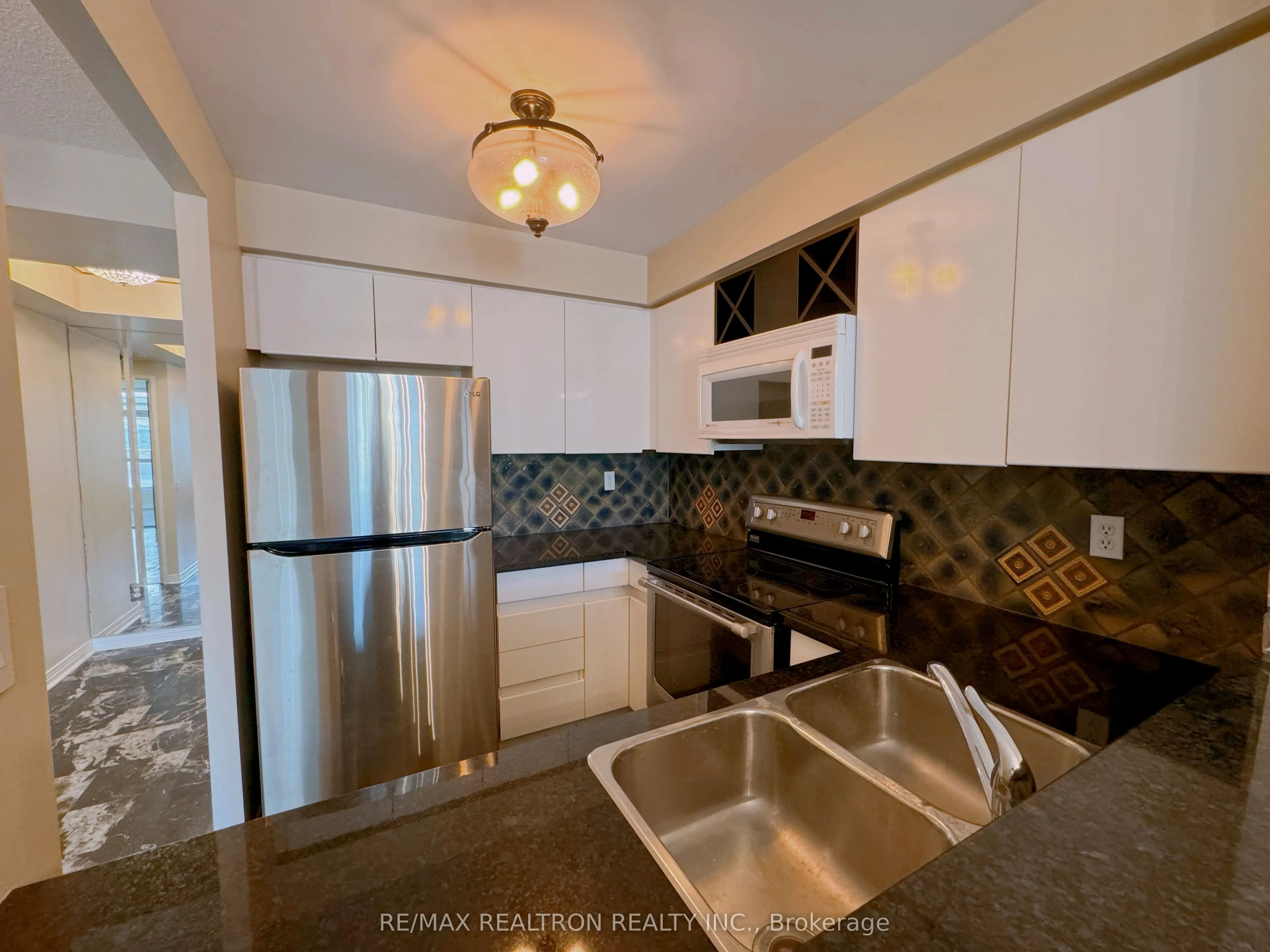 942 Yonge Street, #909