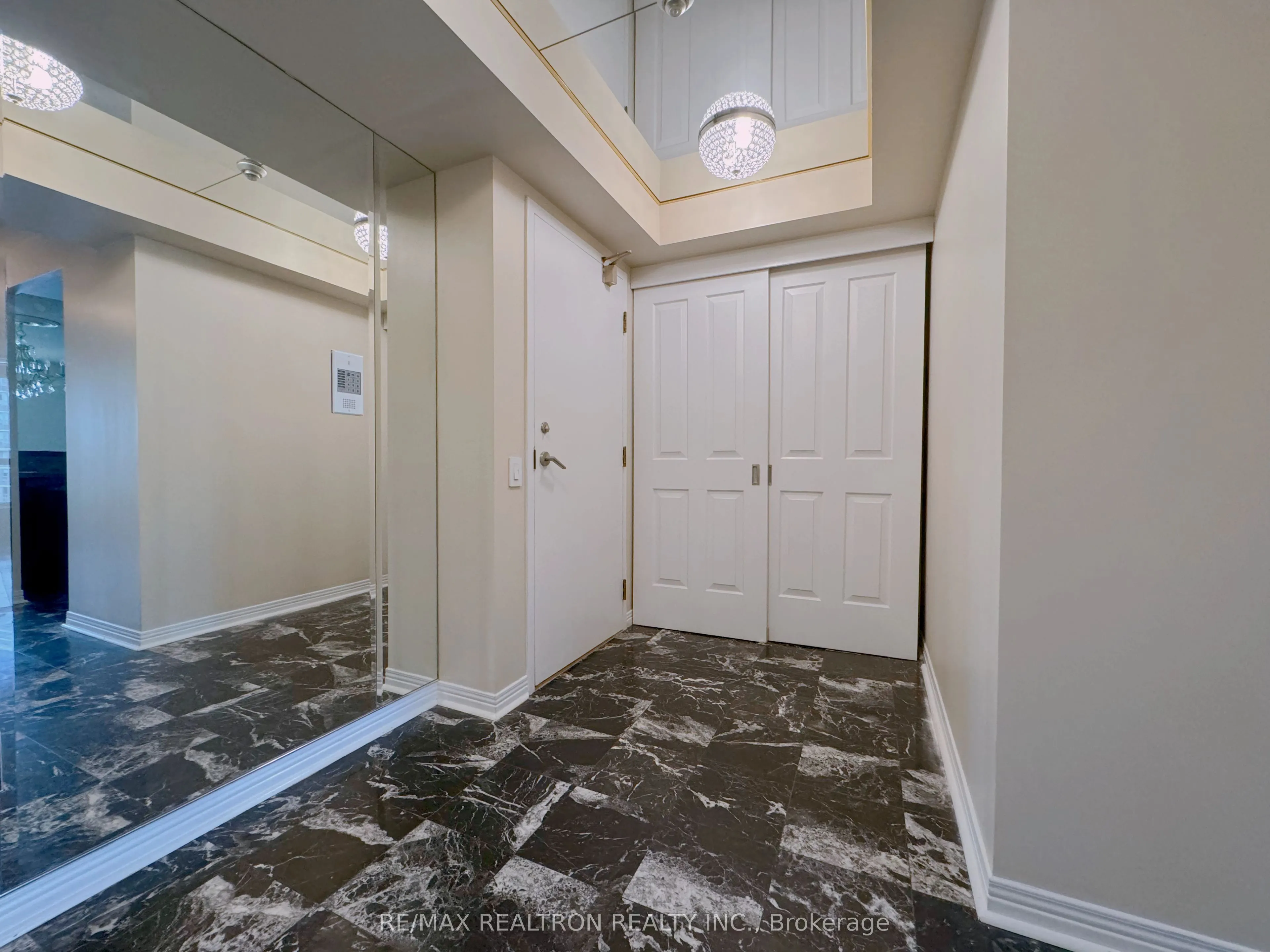 942 Yonge Street, #909