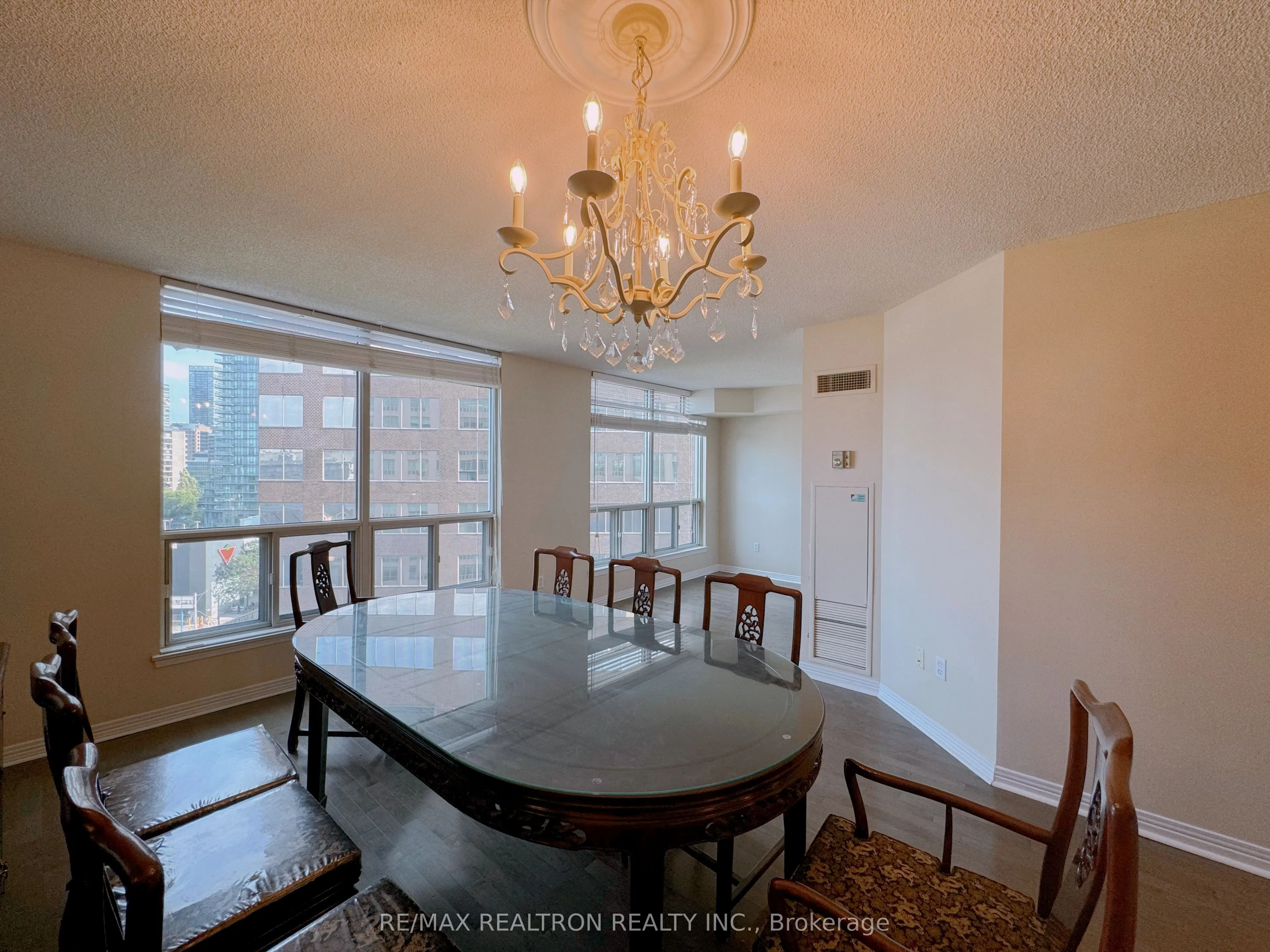 942 Yonge Street, #909
