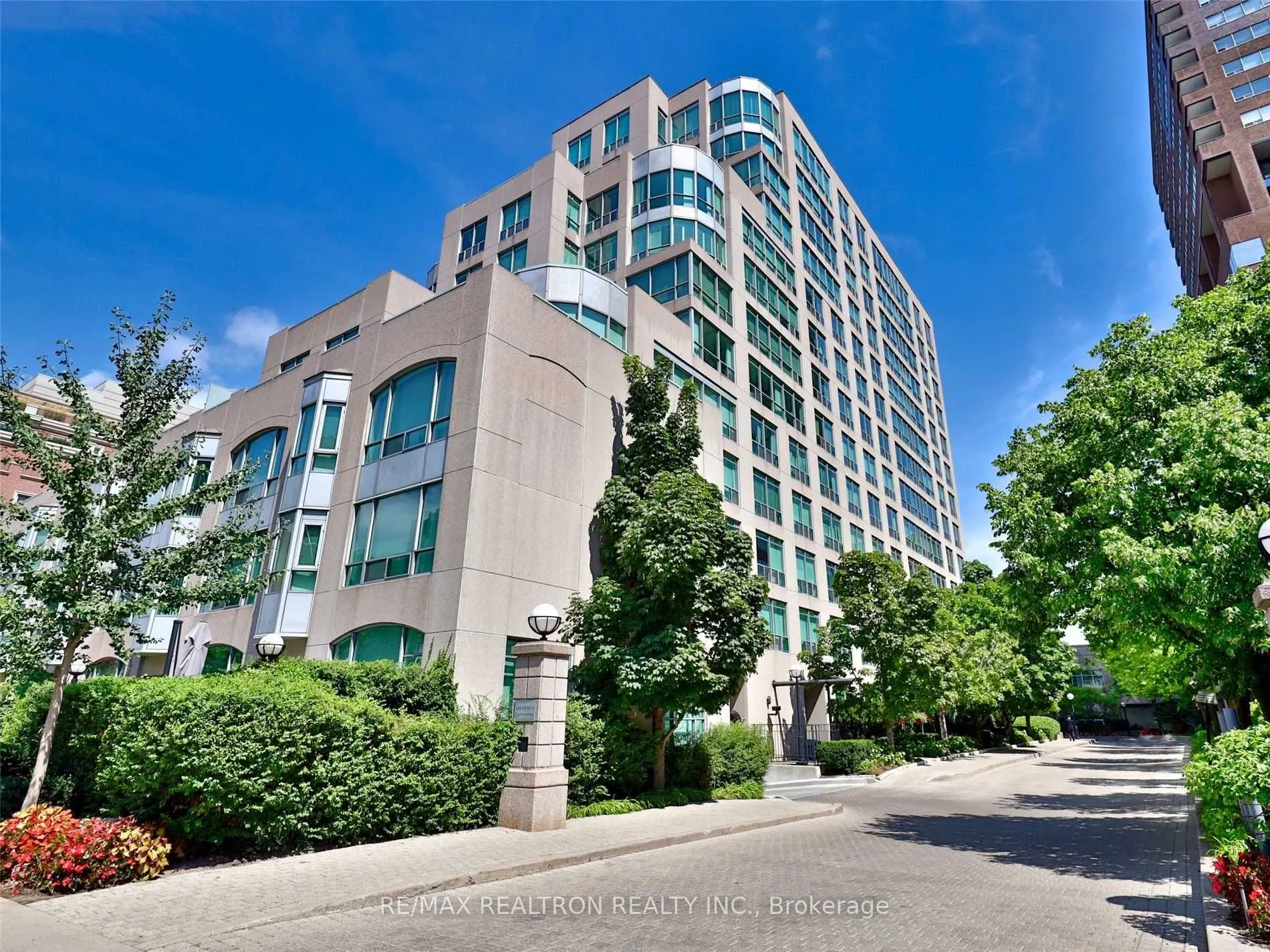 942 Yonge Street, #909