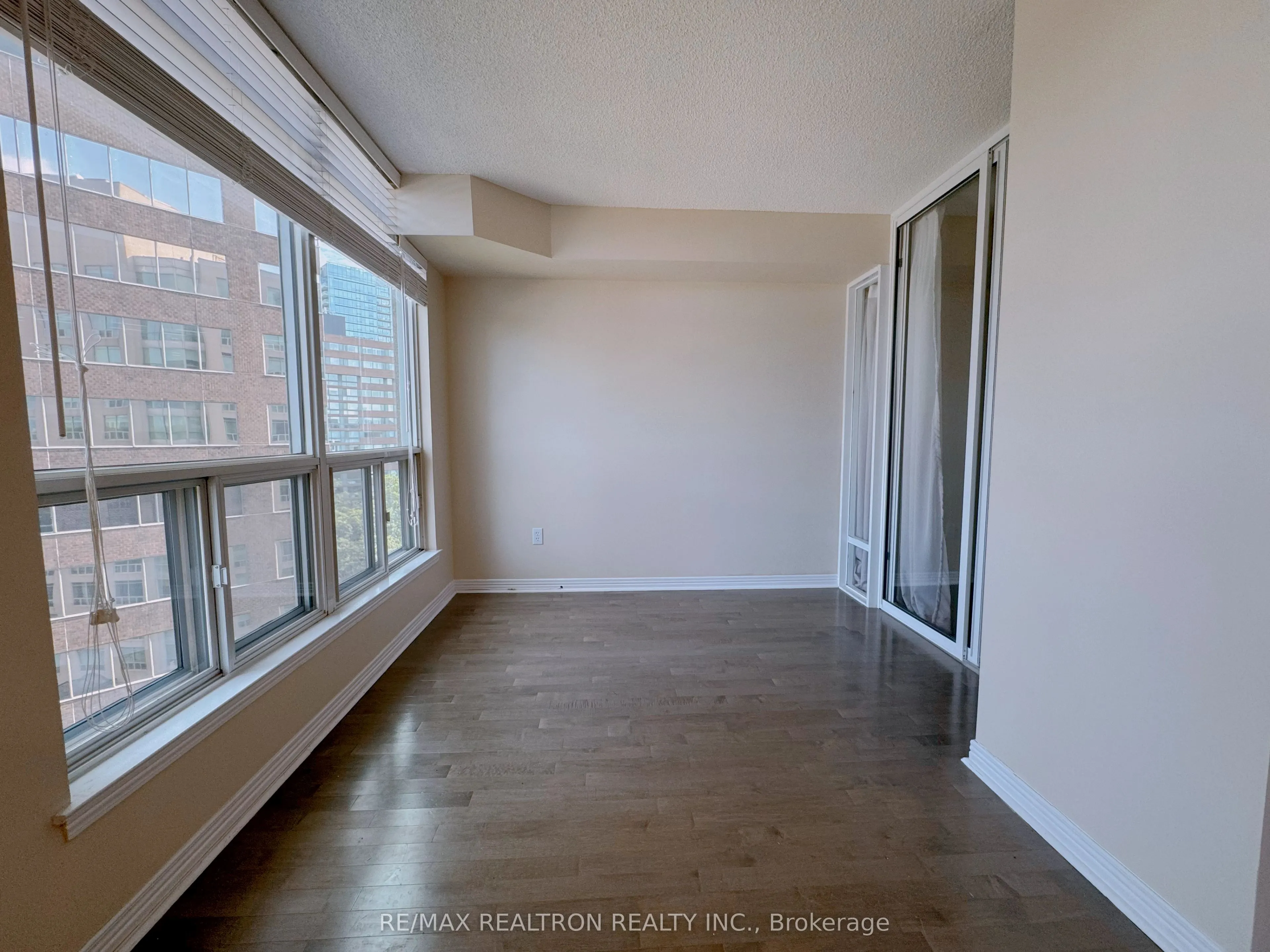 942 Yonge Street, #909