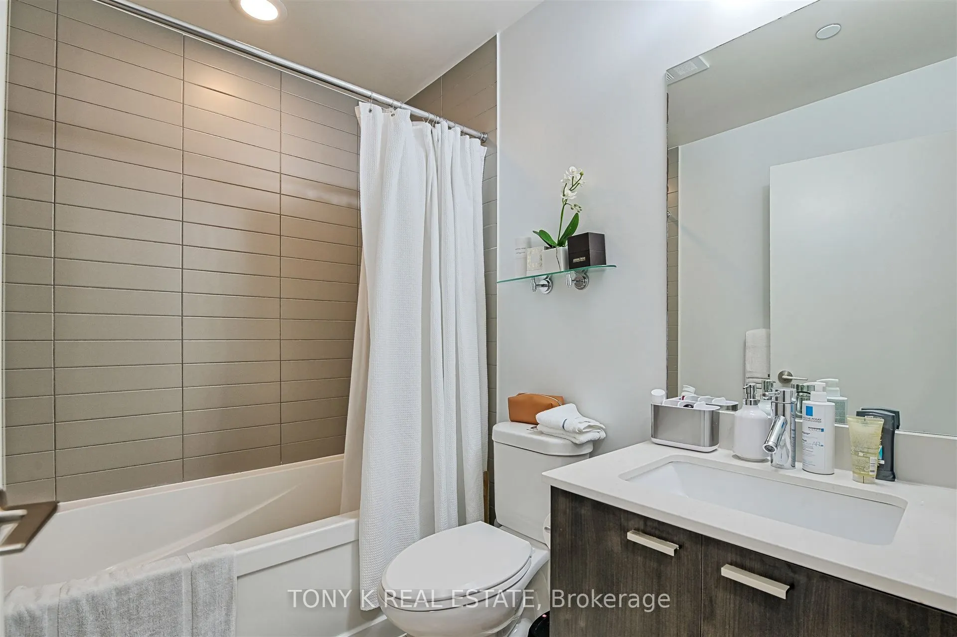 30 Roehampton Avenue #609