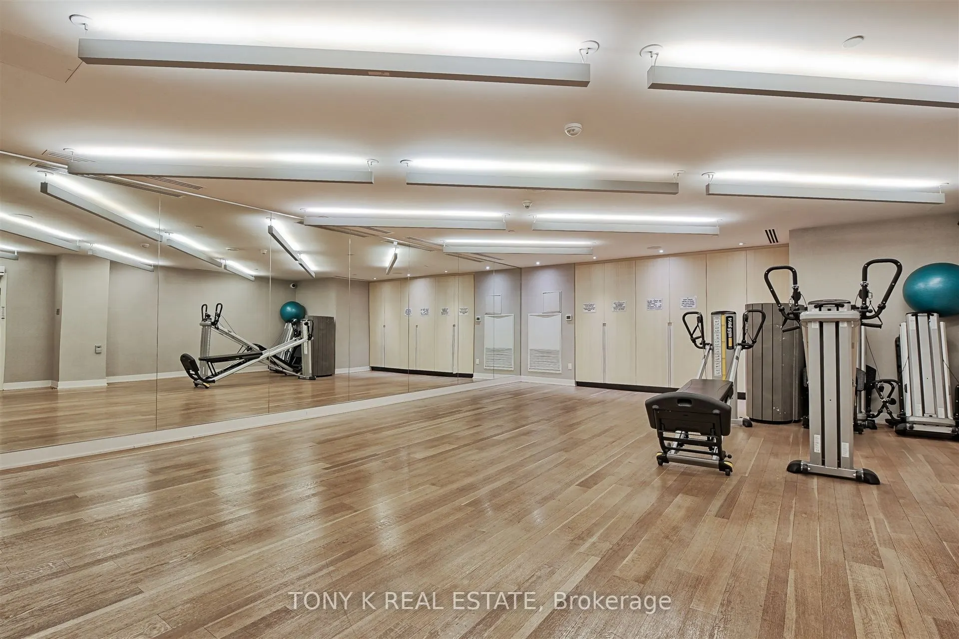 30 Roehampton Avenue #609