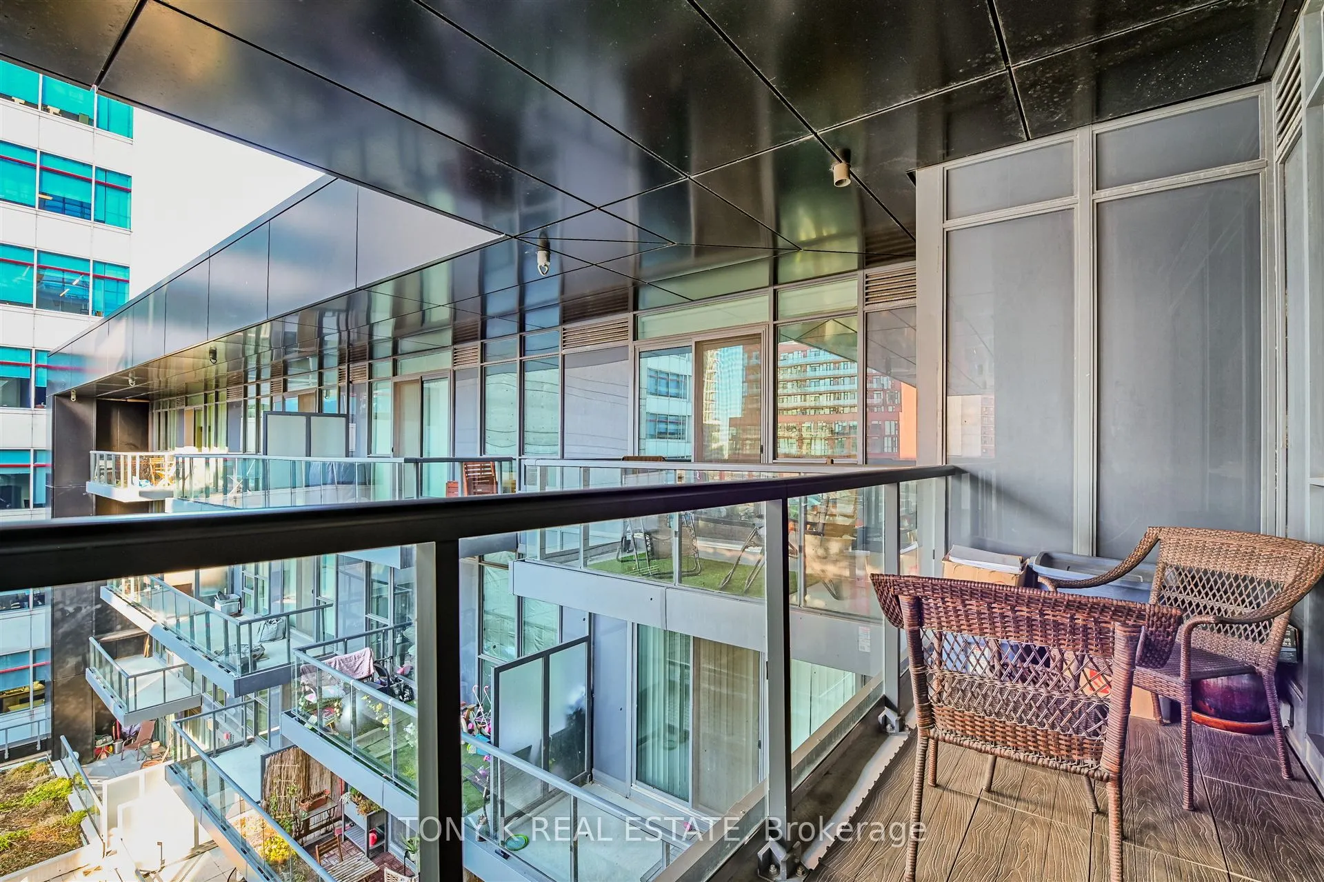 30 Roehampton Avenue #609