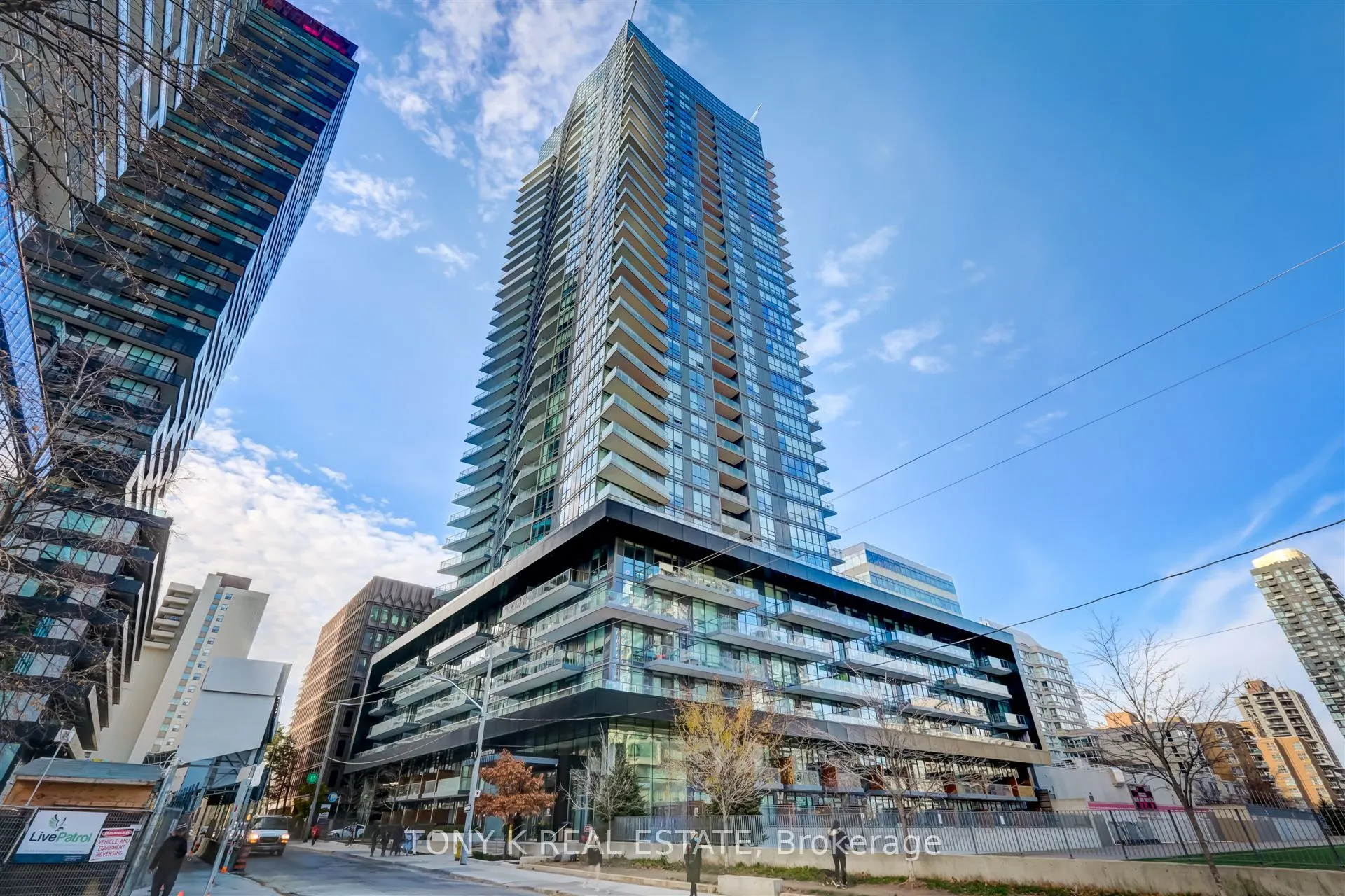 30 Roehampton Avenue #609