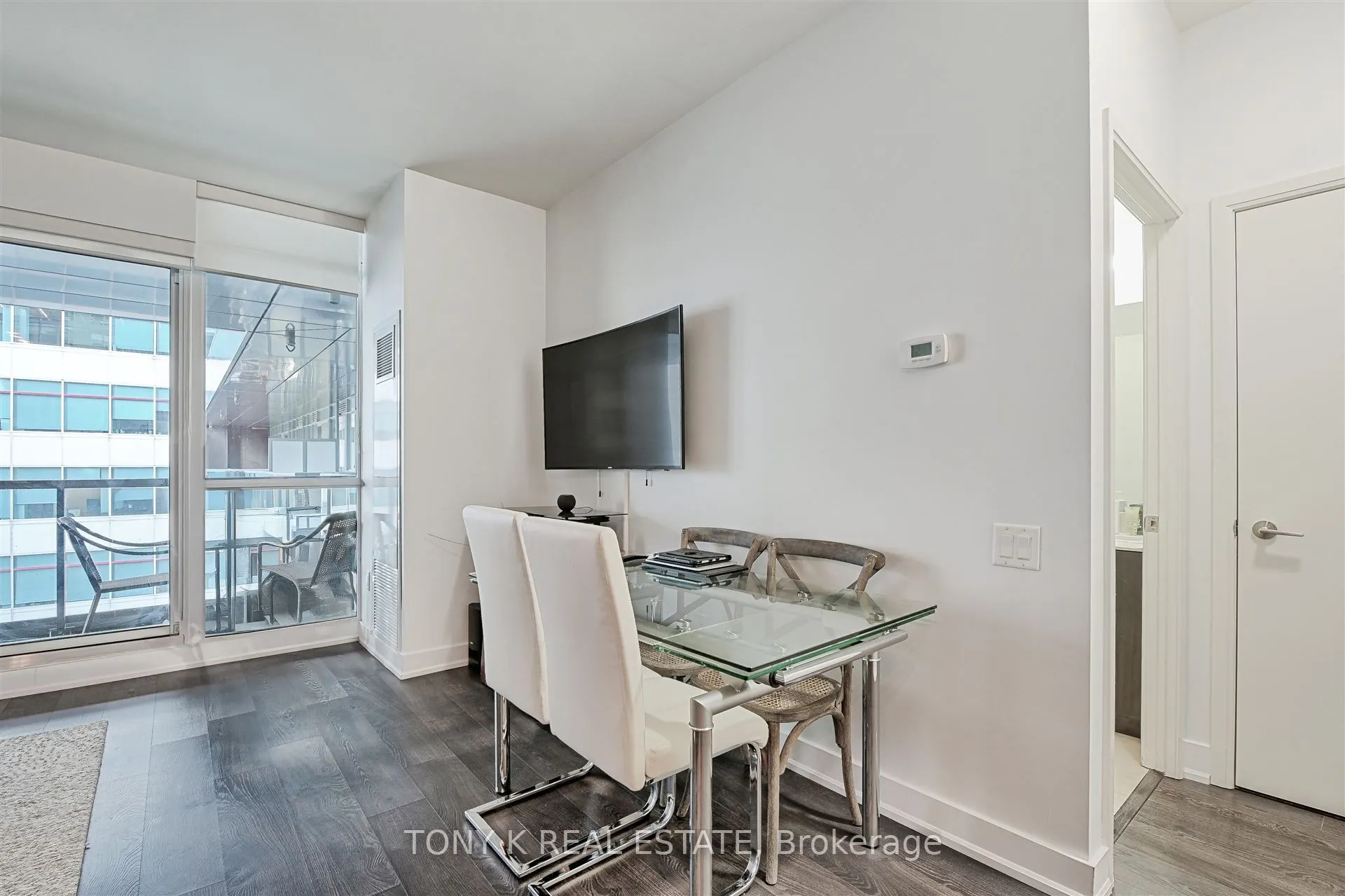 30 Roehampton Avenue #609