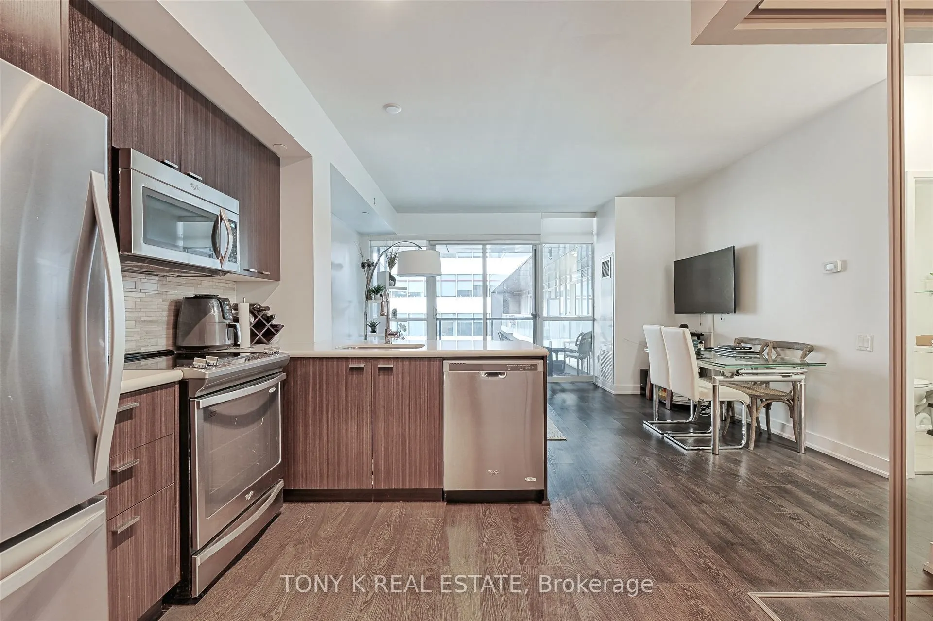 30 Roehampton Avenue #609