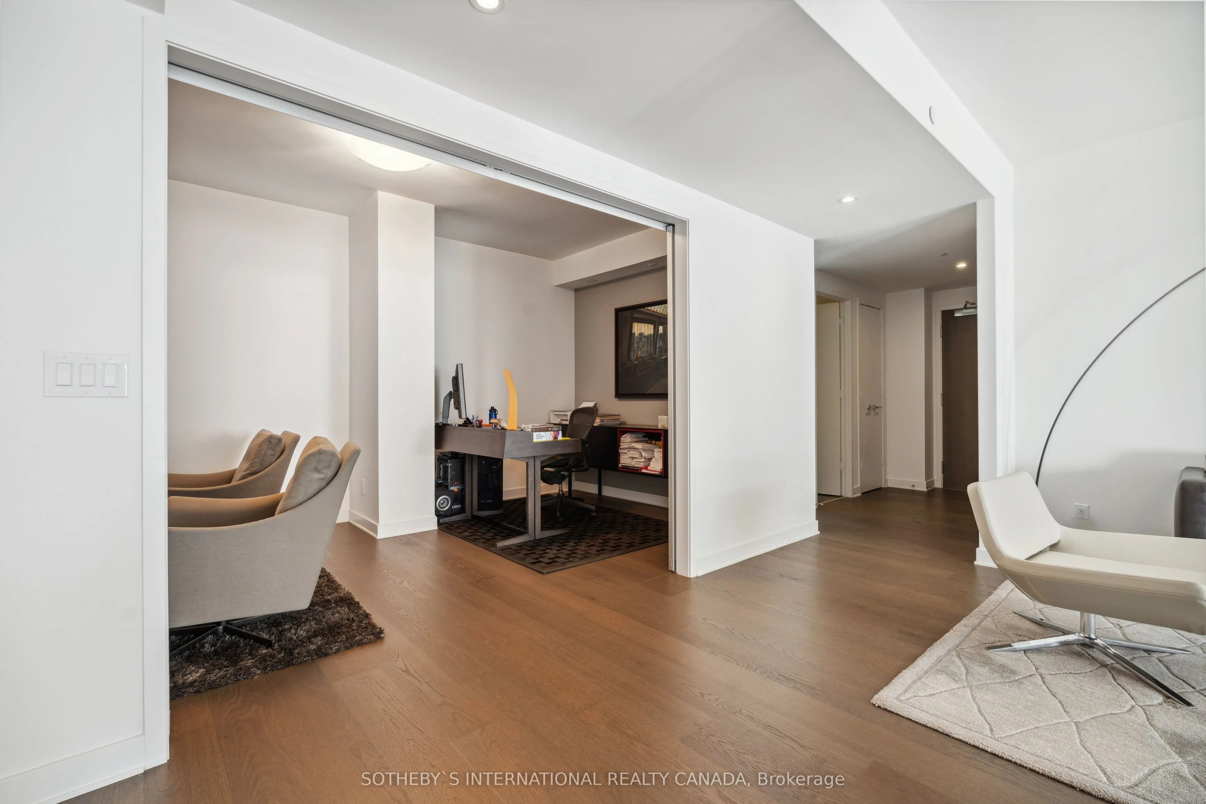 1 Bloor Street E #6805