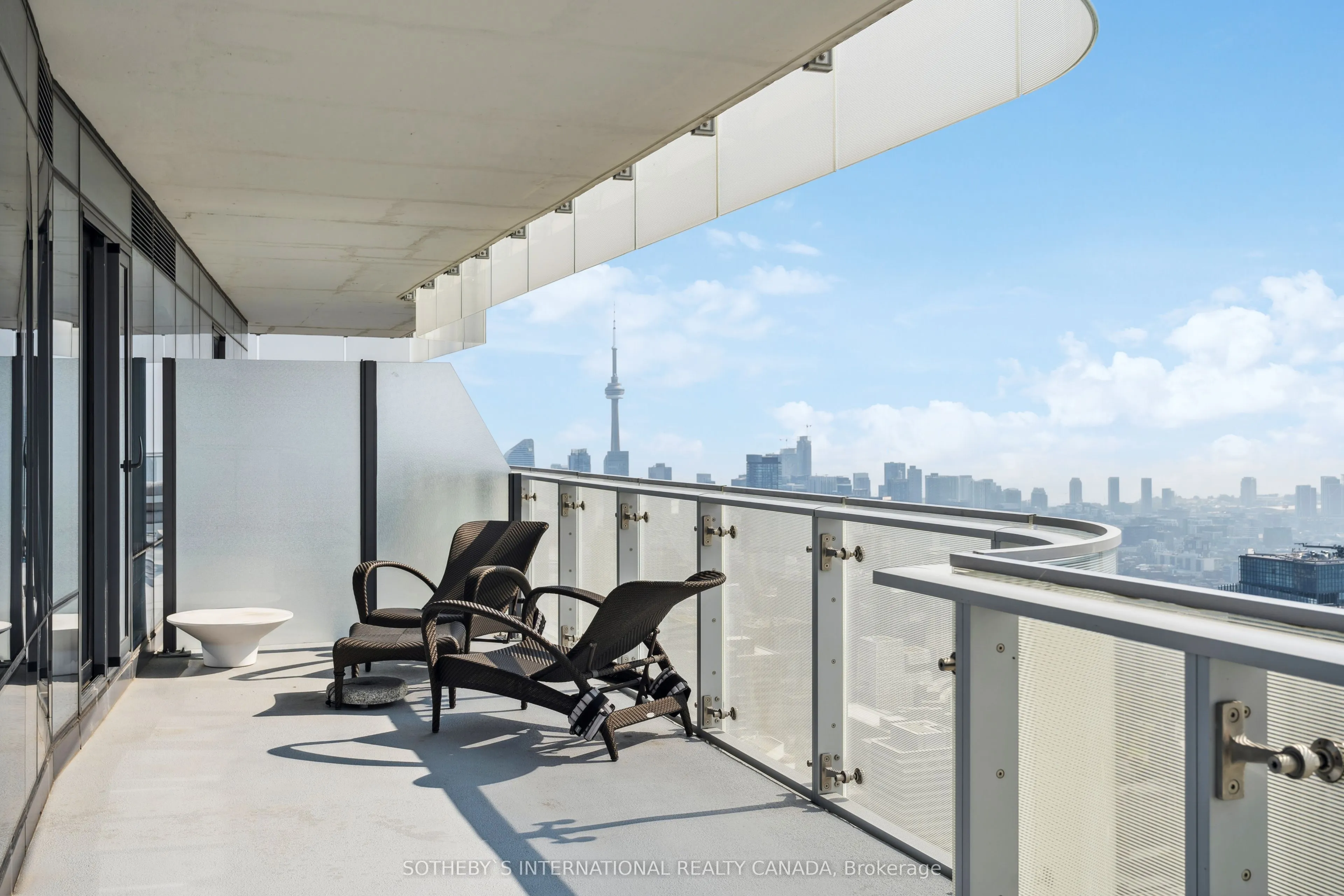 1 Bloor Street E #6805