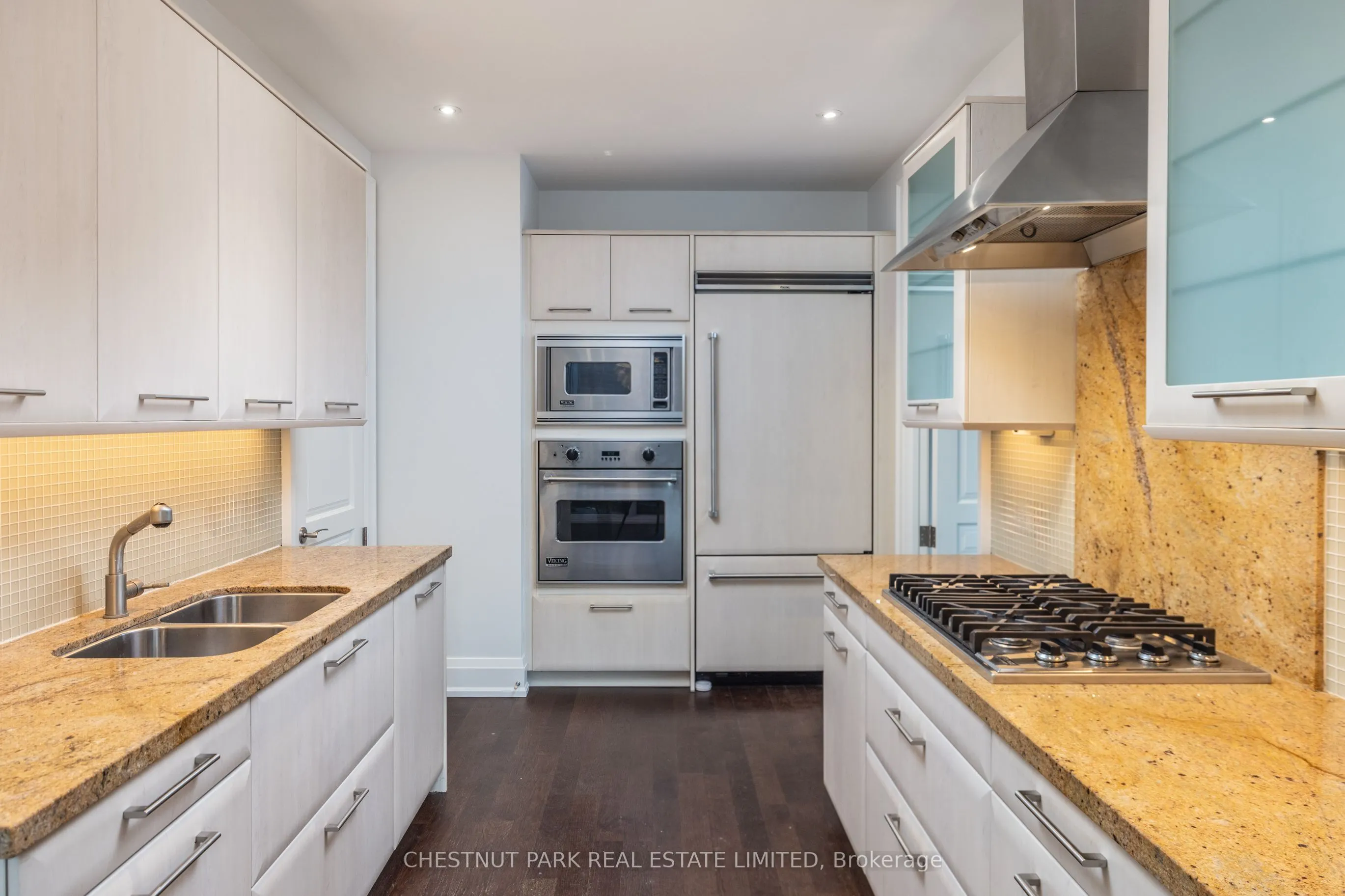 112 St Clair Avenue W, #403