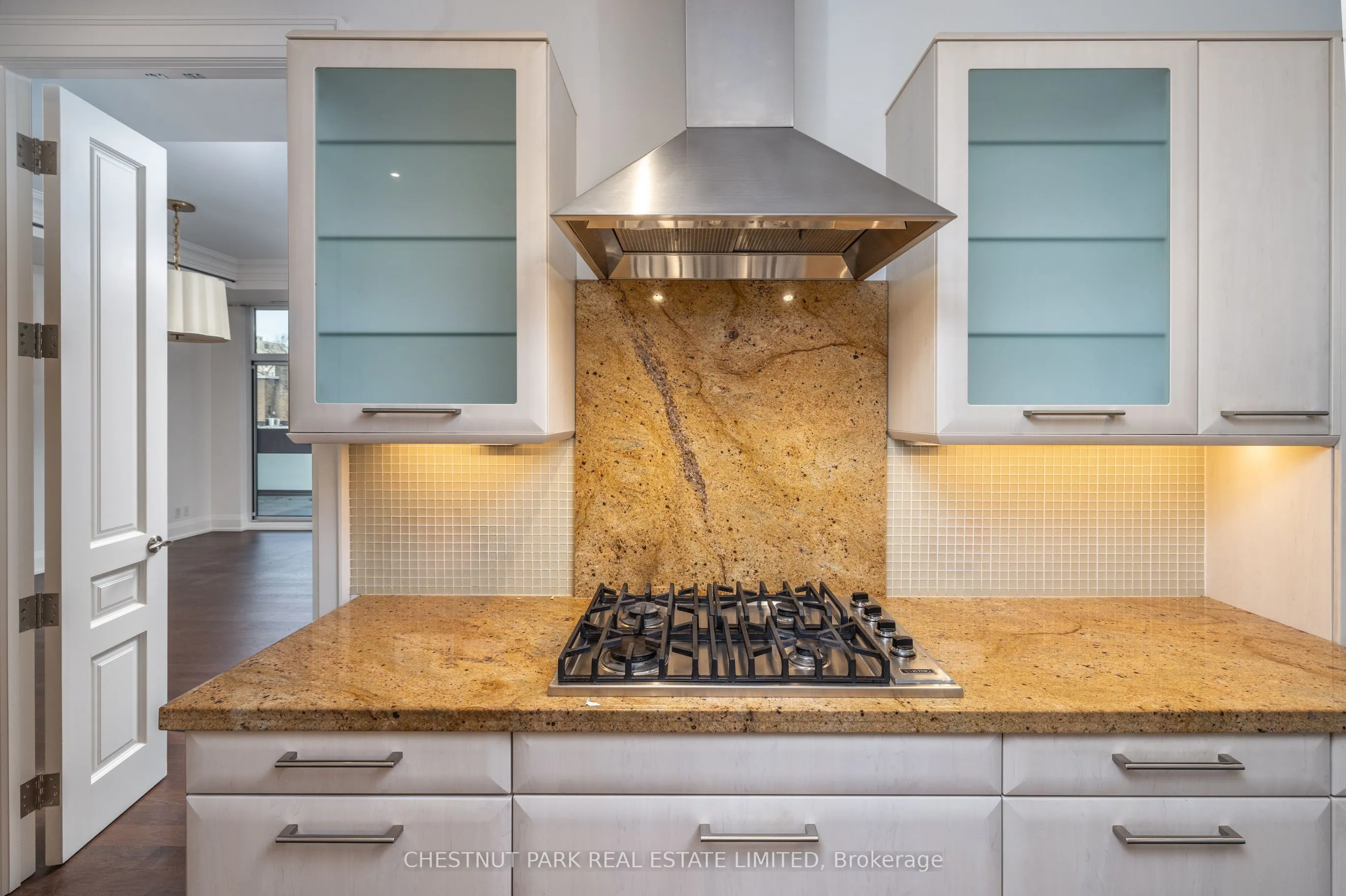 112 St Clair Avenue W, #403
