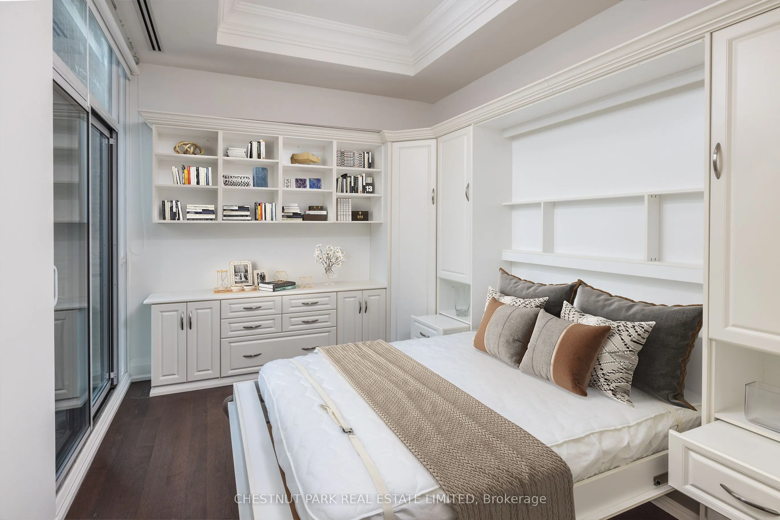 112 St Clair Avenue W, #403