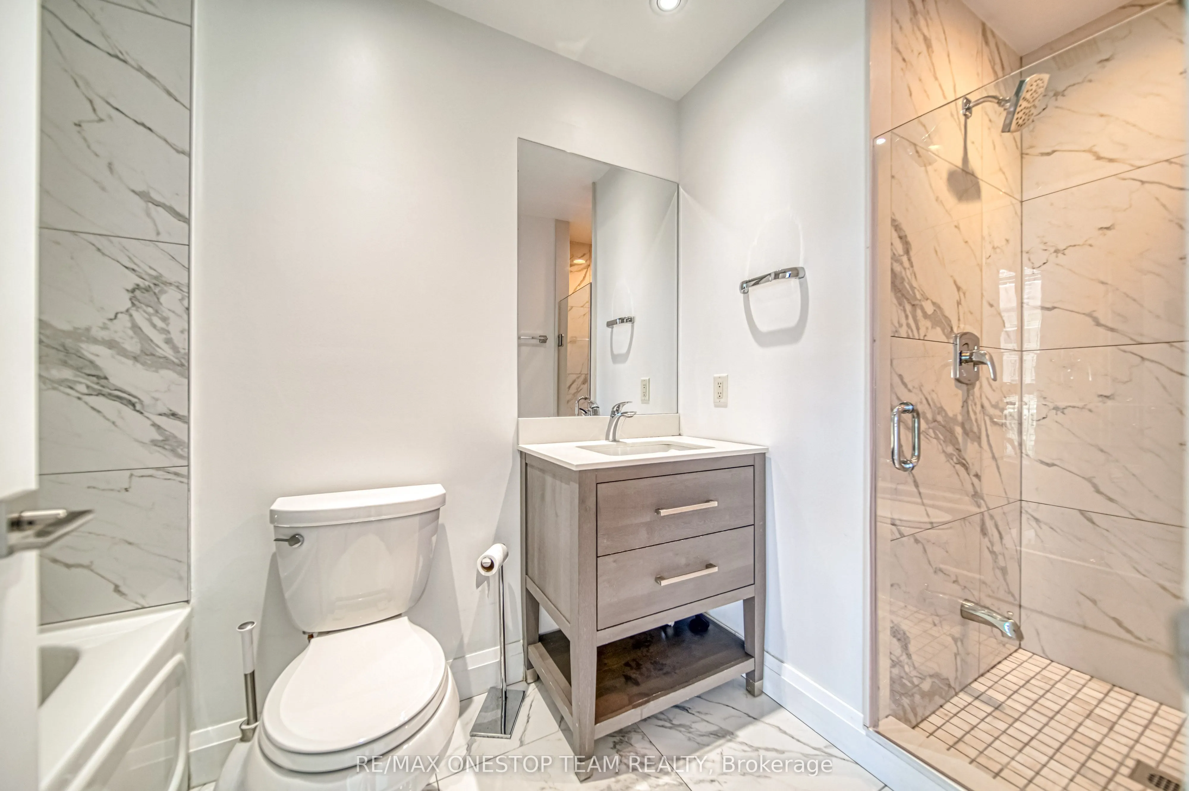 218 Queens Quay W, #1002